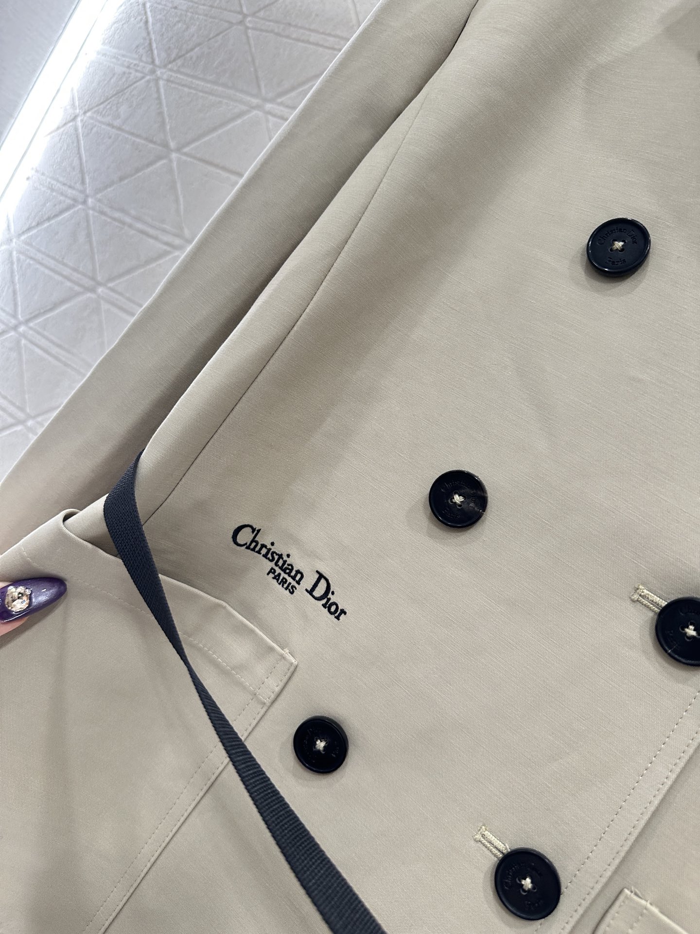 ♥Dio*♥2025新品上架 翻领双排扣腰带风衣定制YB斜纹全棉风衣材质，挺括有型，质感高级，枪驳领中长