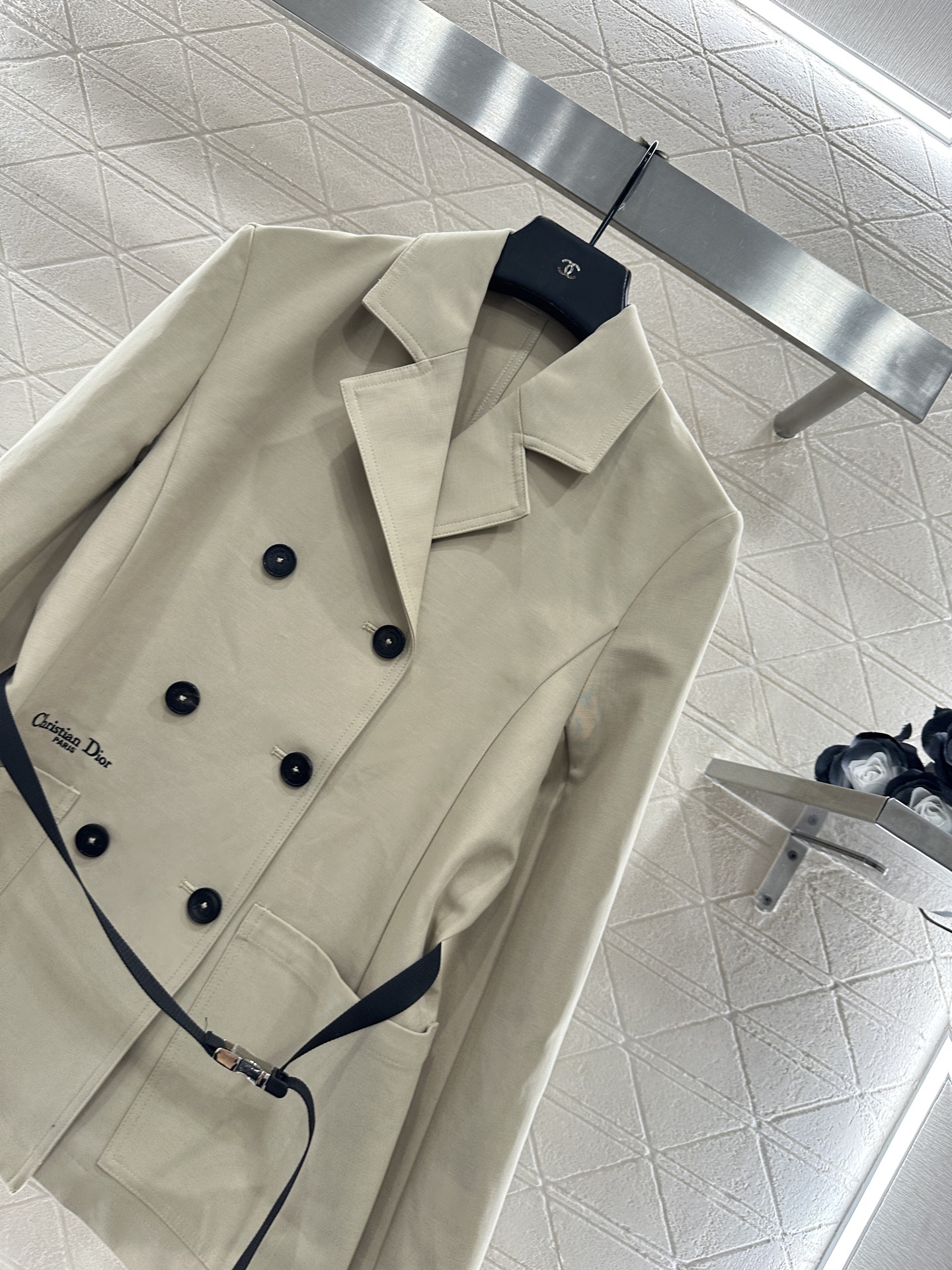 ♥Dio*♥2025新品上架 翻领双排扣腰带风衣定制YB斜纹全棉风衣材质，挺括有型，质感高级，枪驳领中长