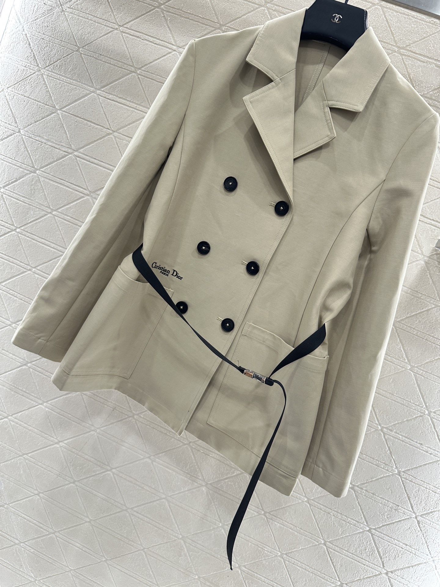 ♥Dio*♥2025新品上架 翻领双排扣腰带风衣定制YB斜纹全棉风衣材质，挺括有型，质感高级，枪驳领中长