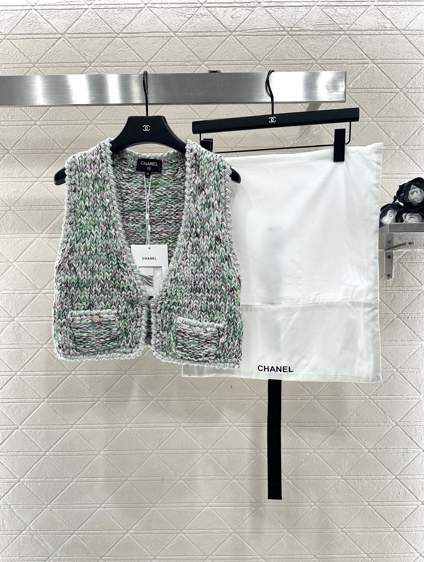 ♥Chane*♥2025新品上架 全手工捆边针织马甲定制YB棉毛纱线织造，穿搭舒适，柔软细腻。V领马甲版