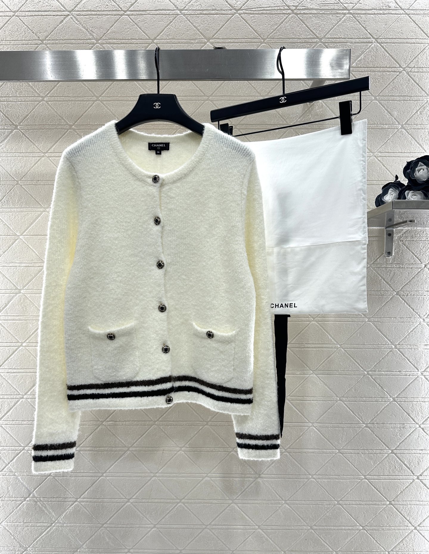 ♥Chane*♥2025新品上架 软糯圆领针织开衫25coco滑雪🎿系列#定制YB羊绒纱线织造，密度细针