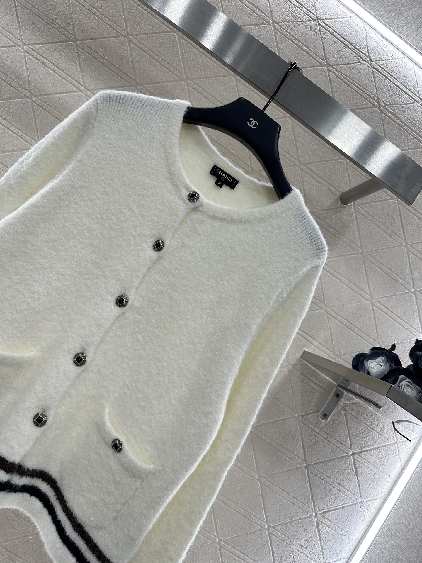 ♥Chane*♥2025新品上架 软糯圆领针织开衫25coco滑雪🎿系列#定制YB羊绒纱线织造，密度细针