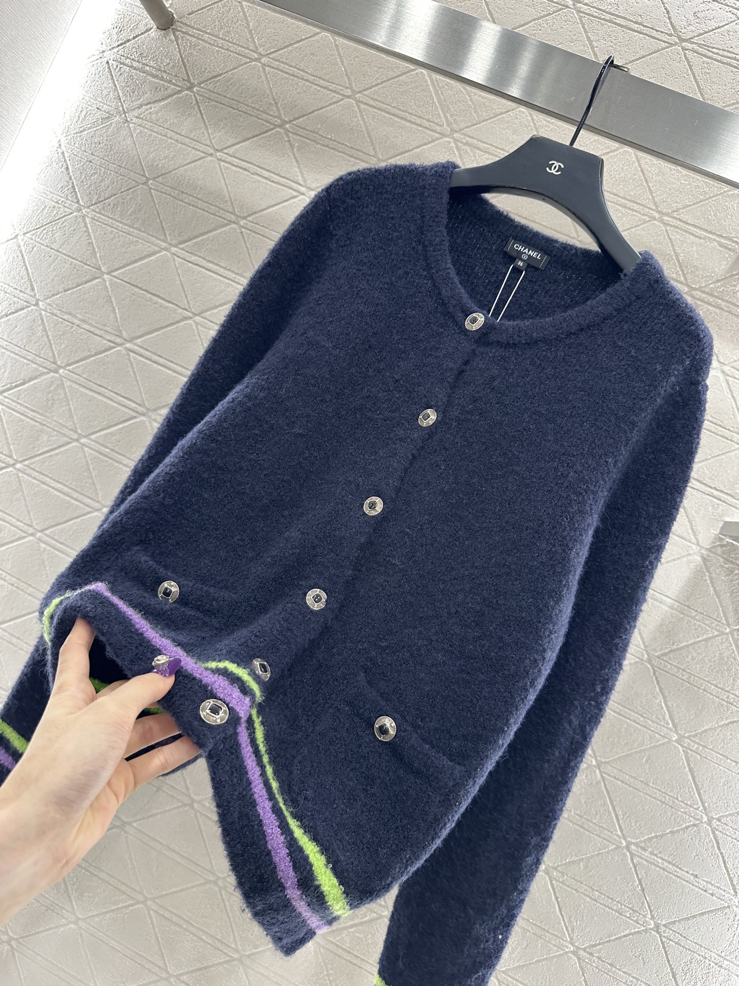 ♥Chane*♥2025新品上架 软糯圆领针织开衫25coco滑雪🎿系列#定制YB羊绒纱线织造，密度细针