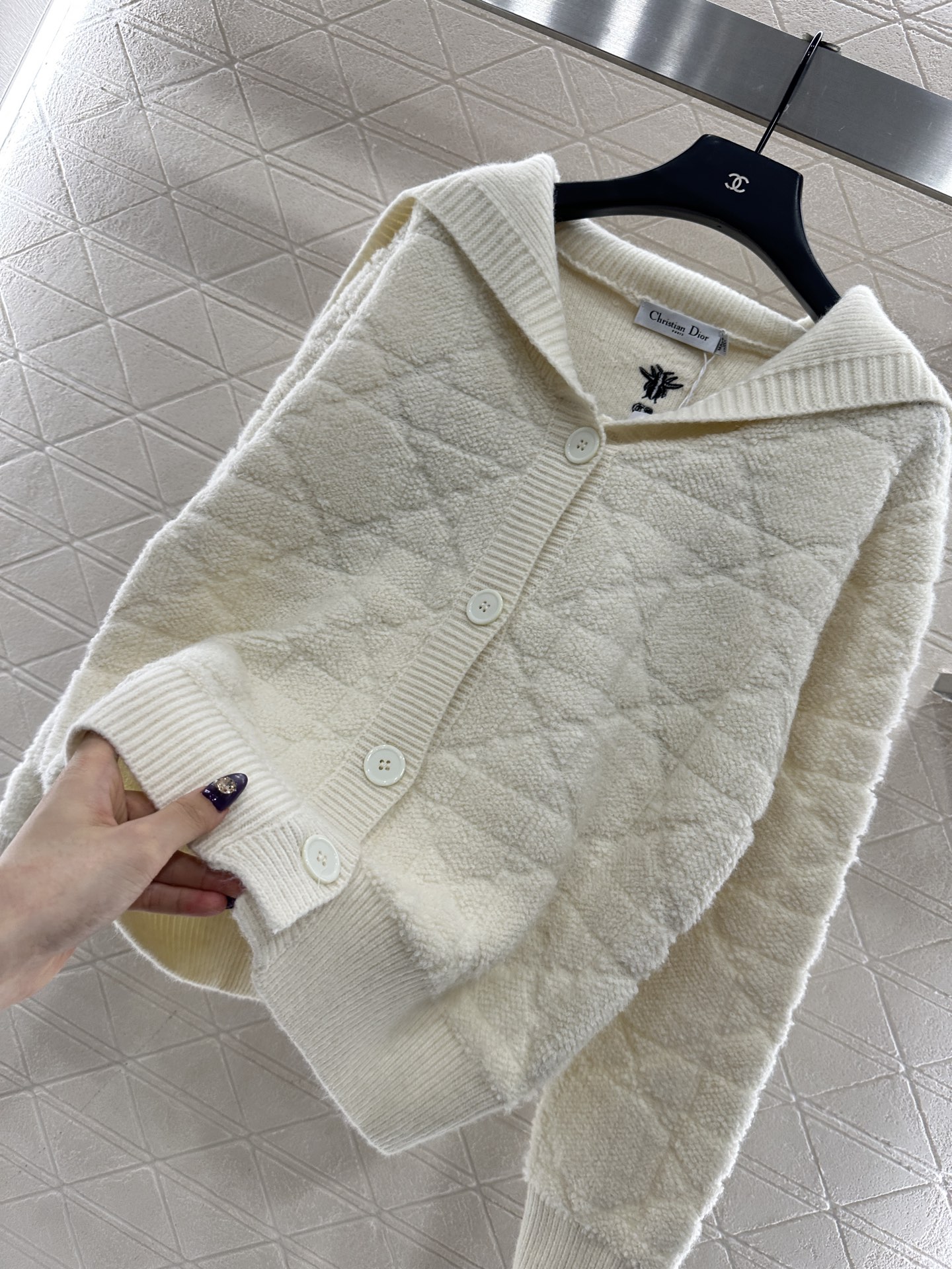 ♥Dio*♥2025新品上架 藤格纹披肩针织外套定制YB羊绒羊毛针织材质，舒适保暖，质感上乘，披肩外套版