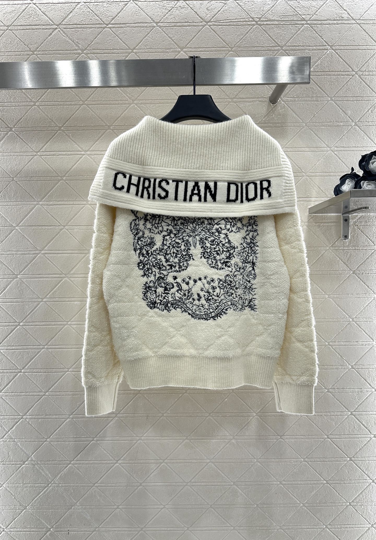 ♥Dio*♥2025新品上架 藤格纹披肩针织外套定制YB羊绒羊毛针织材质，舒适保暖，质感上乘，披肩外套版