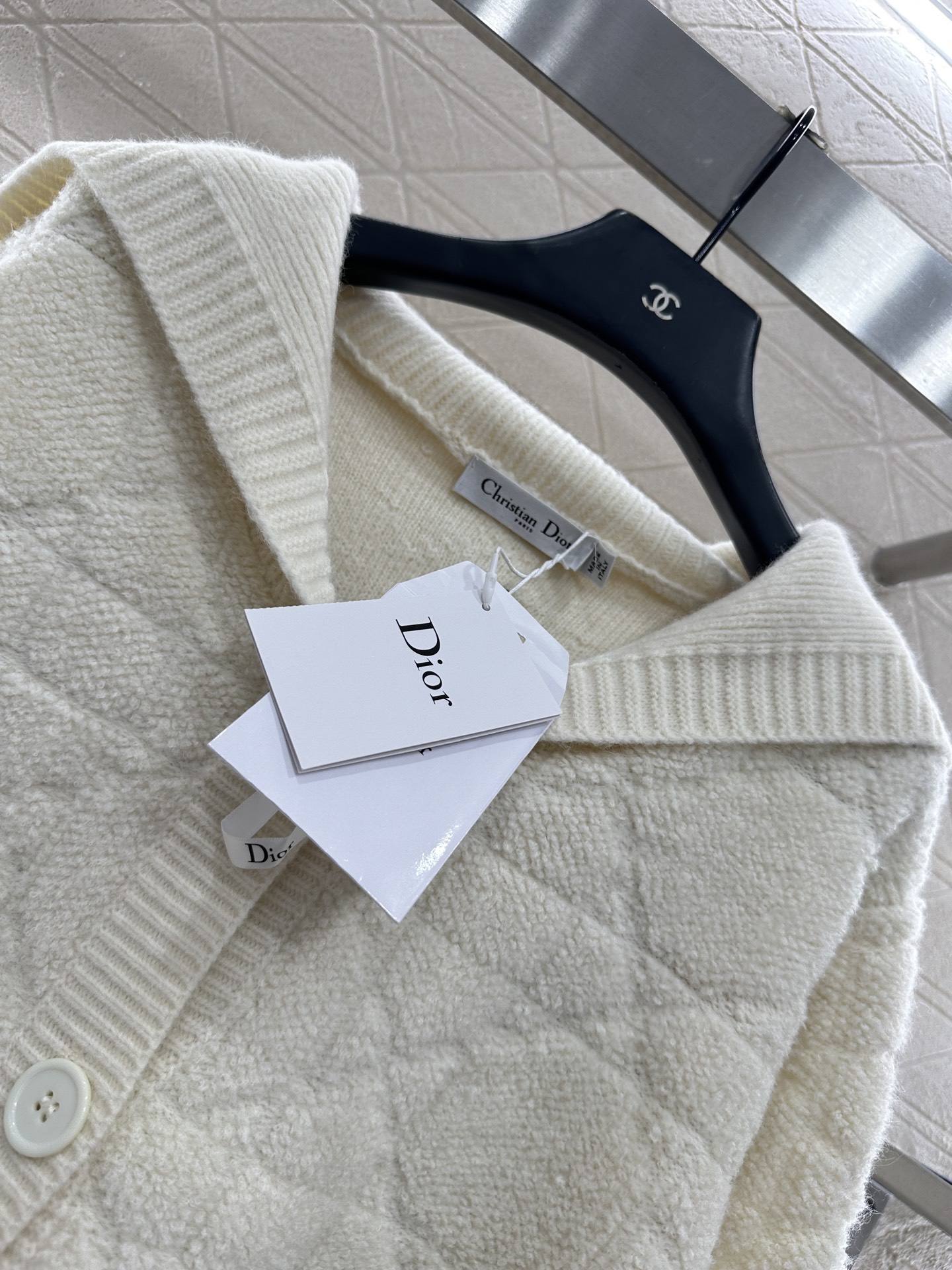 ♥Dio*♥2025新品上架 藤格纹披肩针织外套定制YB羊绒羊毛针织材质，舒适保暖，质感上乘，披肩外套版