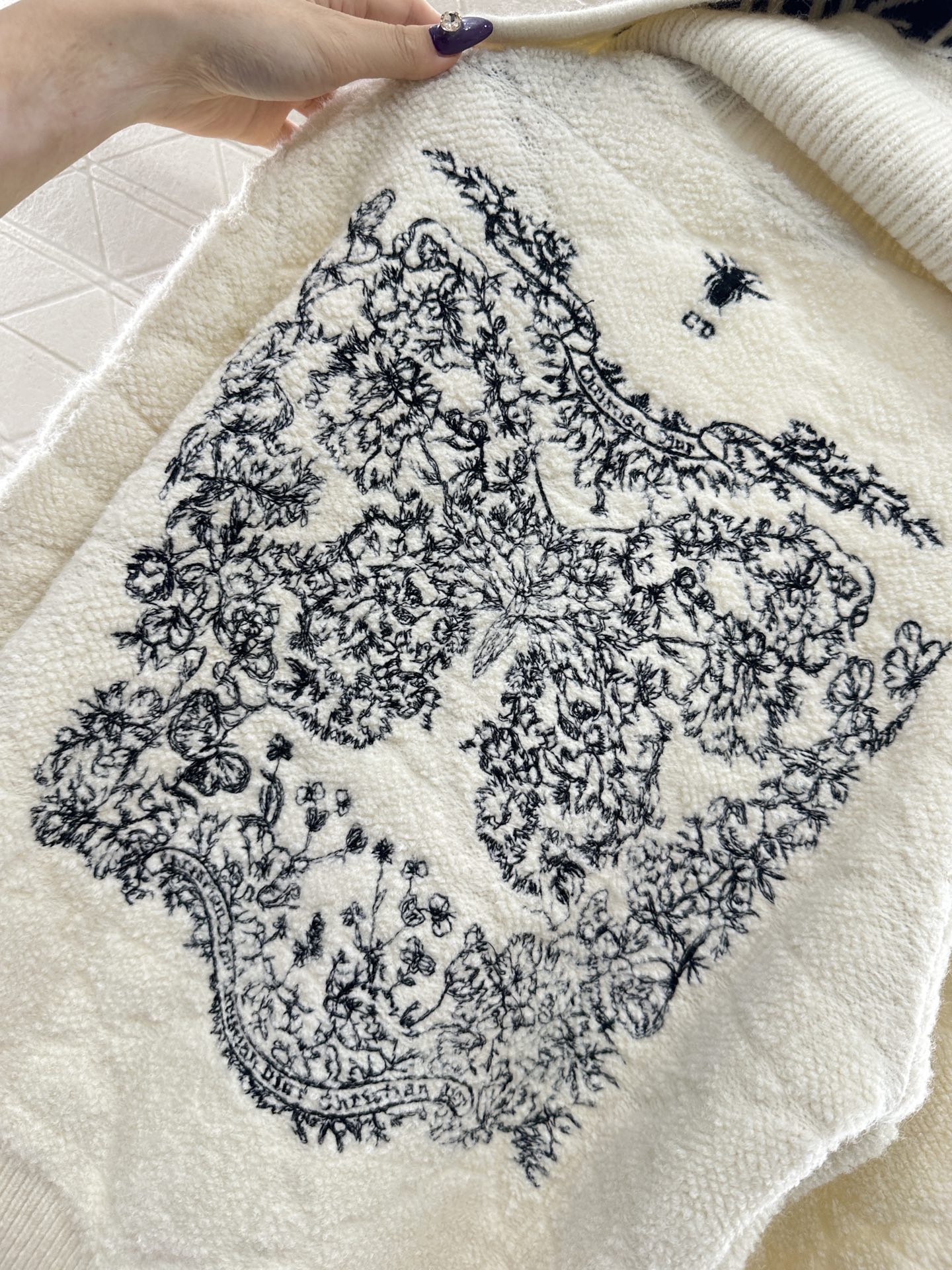 ♥Dio*♥2025新品上架 藤格纹披肩针织外套定制YB羊绒羊毛针织材质，舒适保暖，质感上乘，披肩外套版