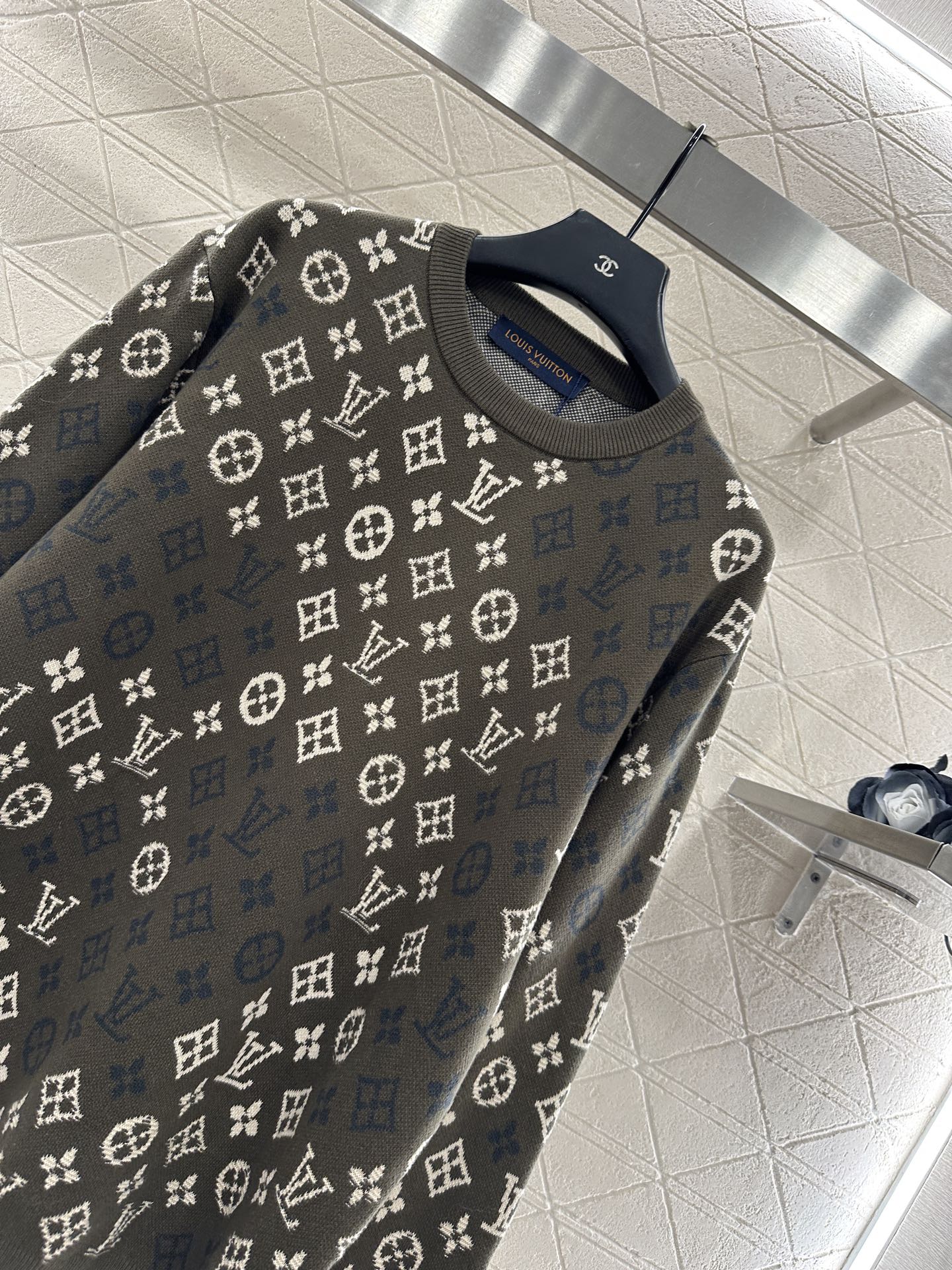 ♥Louis Vuitto*♥2025新品上架 提花针织套头毛衣定制YB羊绒羊毛纱线织造，工艺处理，肌理