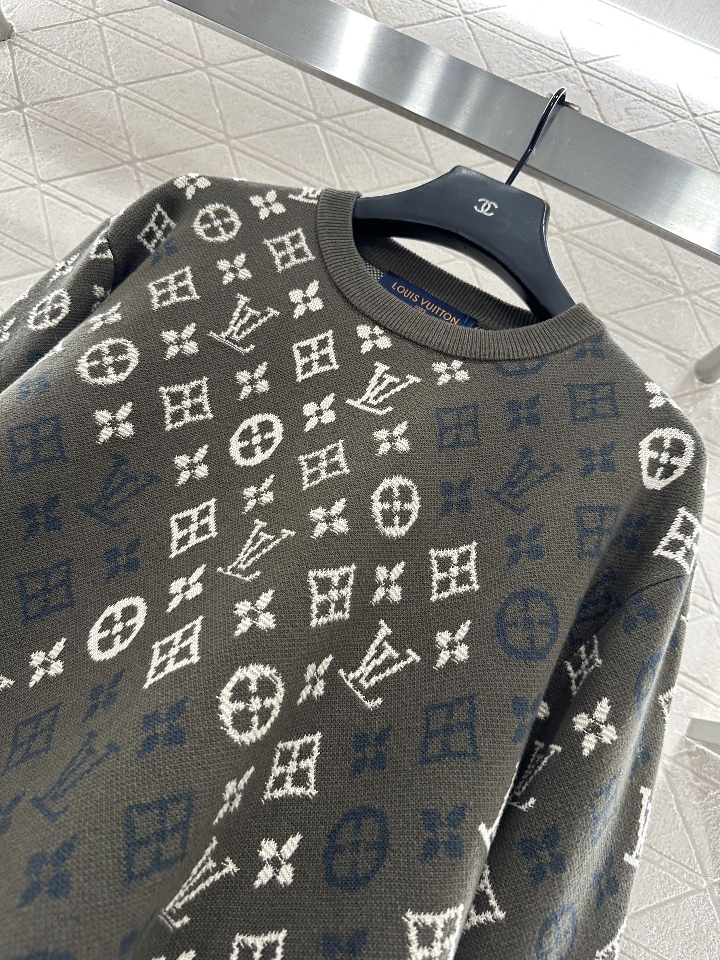 ♥Louis Vuitto*♥2025新品上架 提花针织套头毛衣定制YB羊绒羊毛纱线织造，工艺处理，肌理