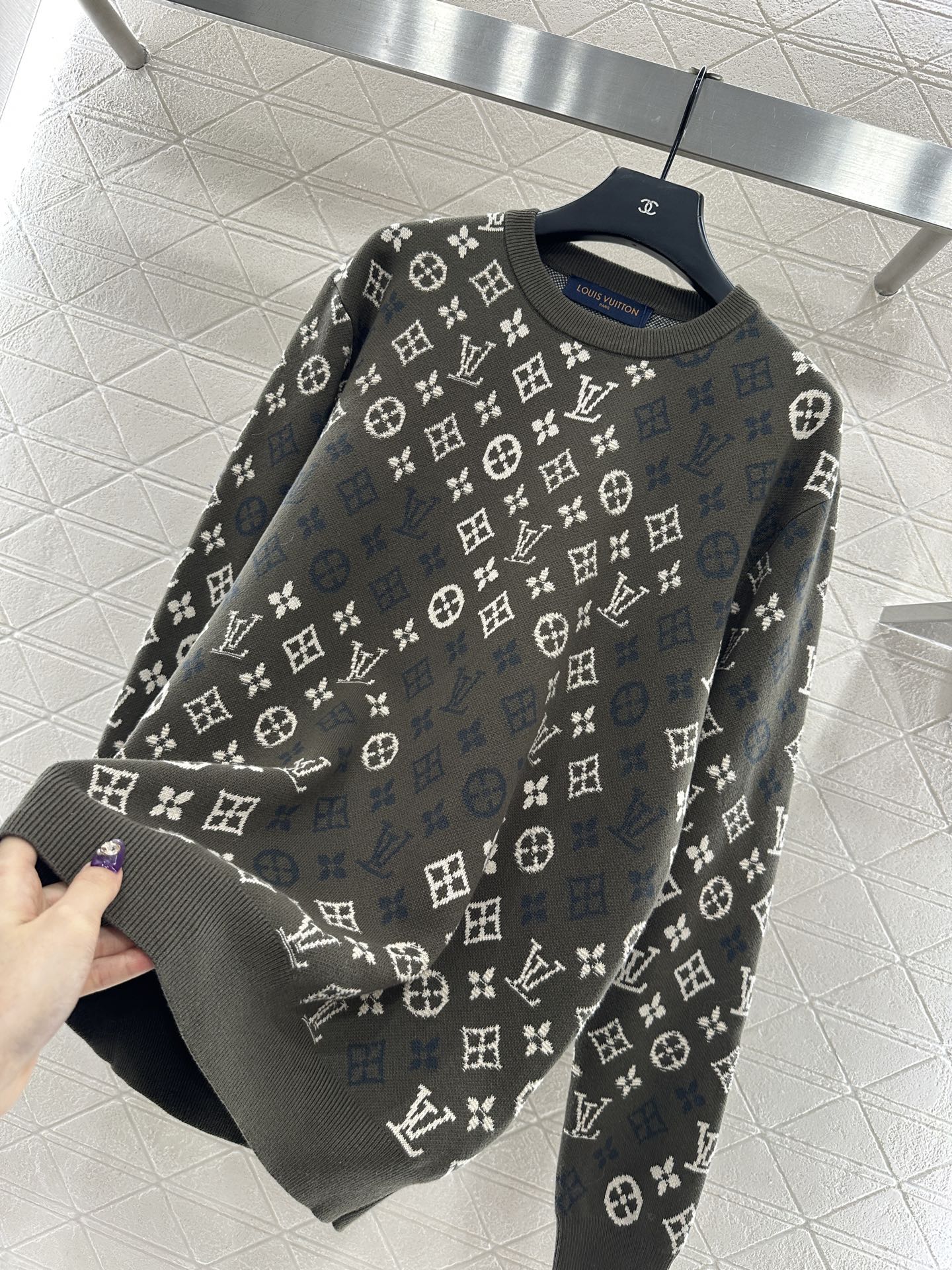 ♥Louis Vuitto*♥2025新品上架 提花针织套头毛衣定制YB羊绒羊毛纱线织造，工艺处理，肌理