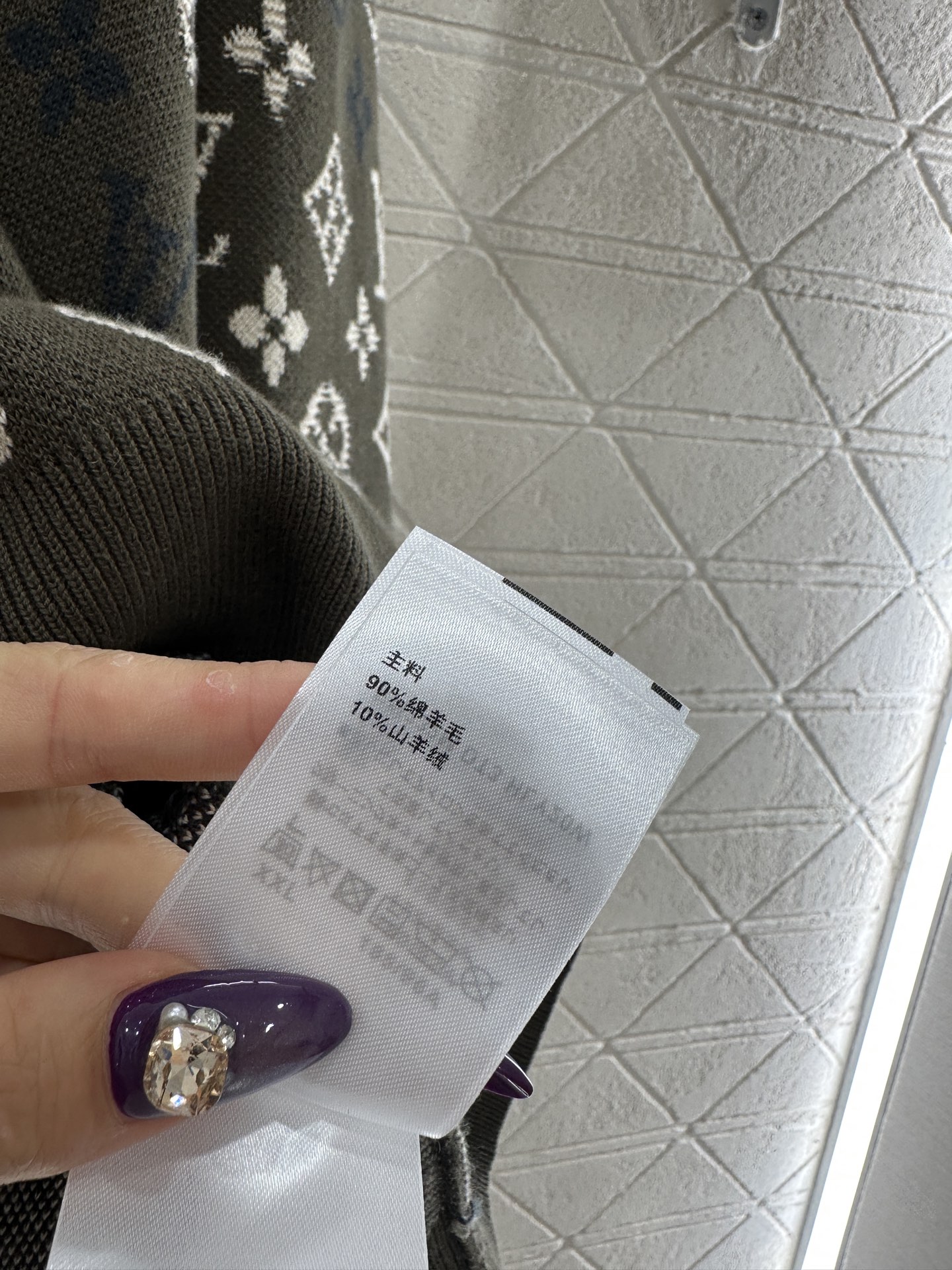 ♥Louis Vuitto*♥2025新品上架 提花针织套头毛衣定制YB羊绒羊毛纱线织造，工艺处理，肌理