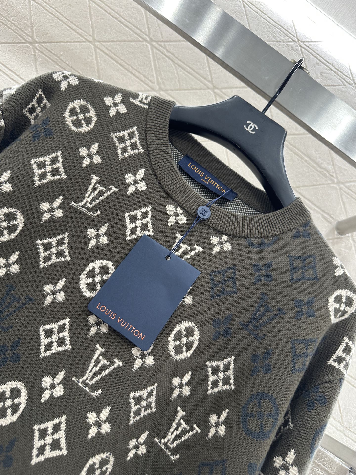 ♥Louis Vuitto*♥2025新品上架 提花针织套头毛衣定制YB羊绒羊毛纱线织造，工艺处理，肌理