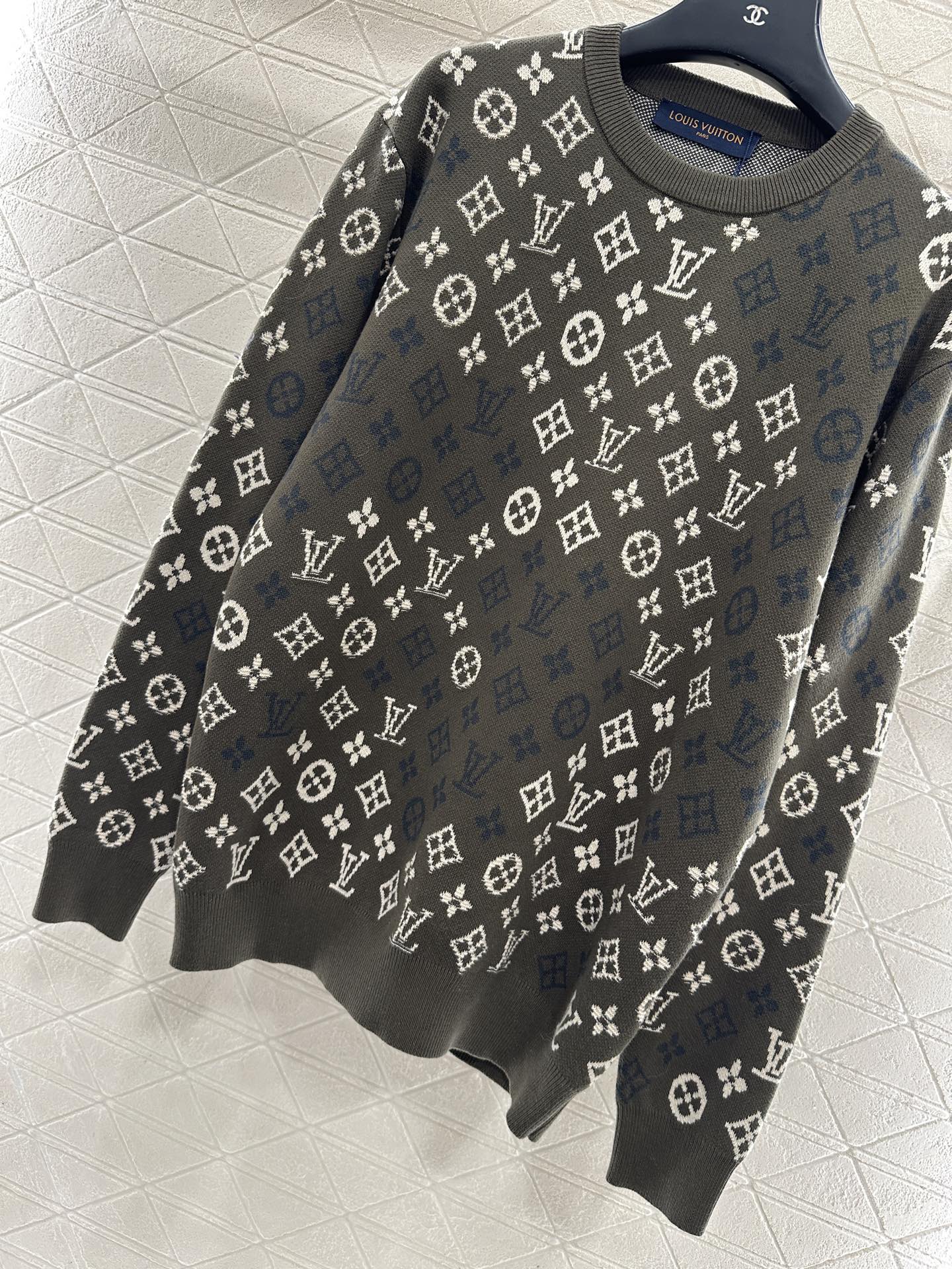 ♥Louis Vuitto*♥2025新品上架 提花针织套头毛衣定制YB羊绒羊毛纱线织造，工艺处理，肌理