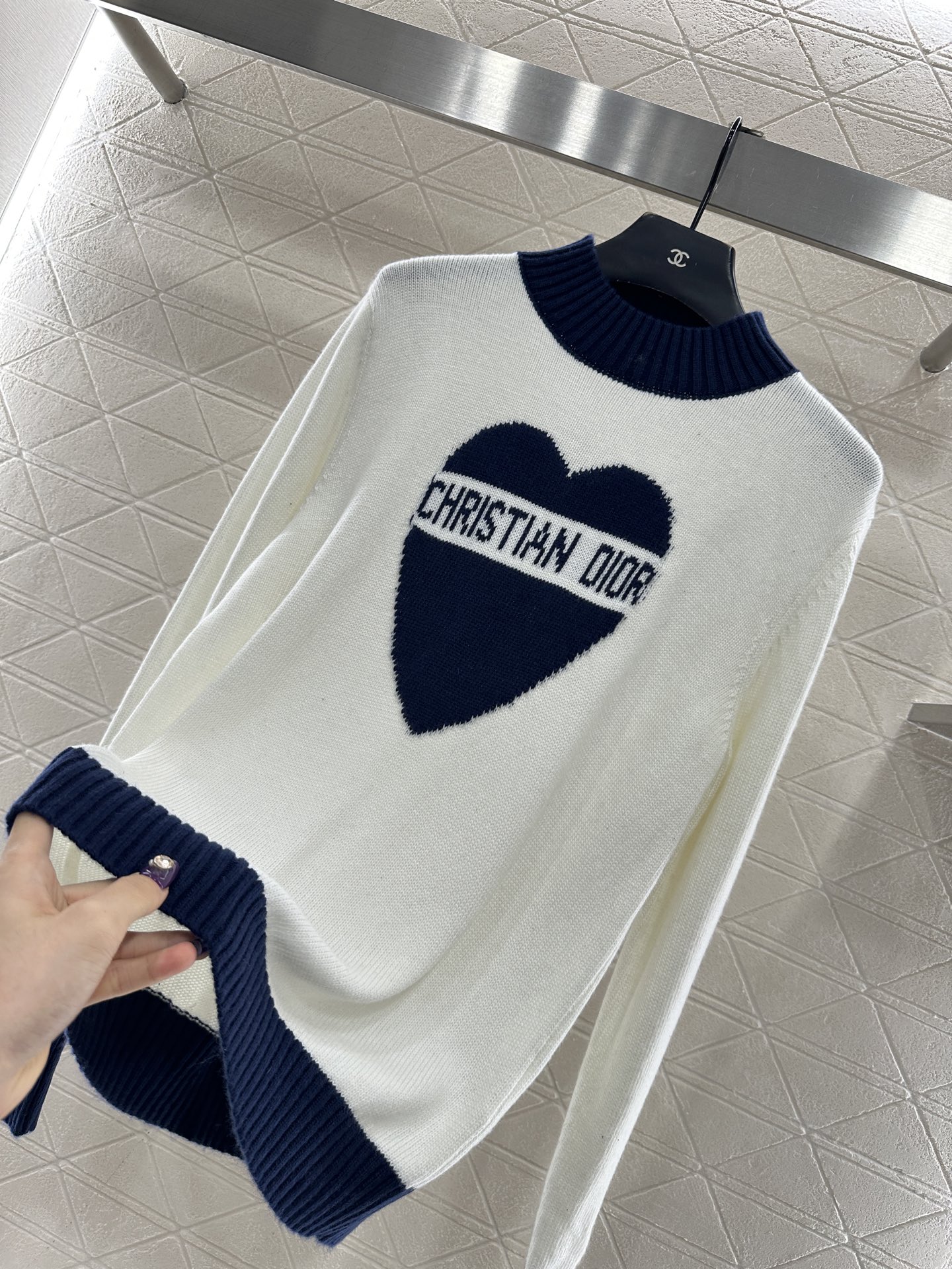 ♥Dio*♥2025新品上架 撞色爱心针织套头毛衣定制YB羊毛纱线织造，工艺处理，肌理明显，细密针织套头