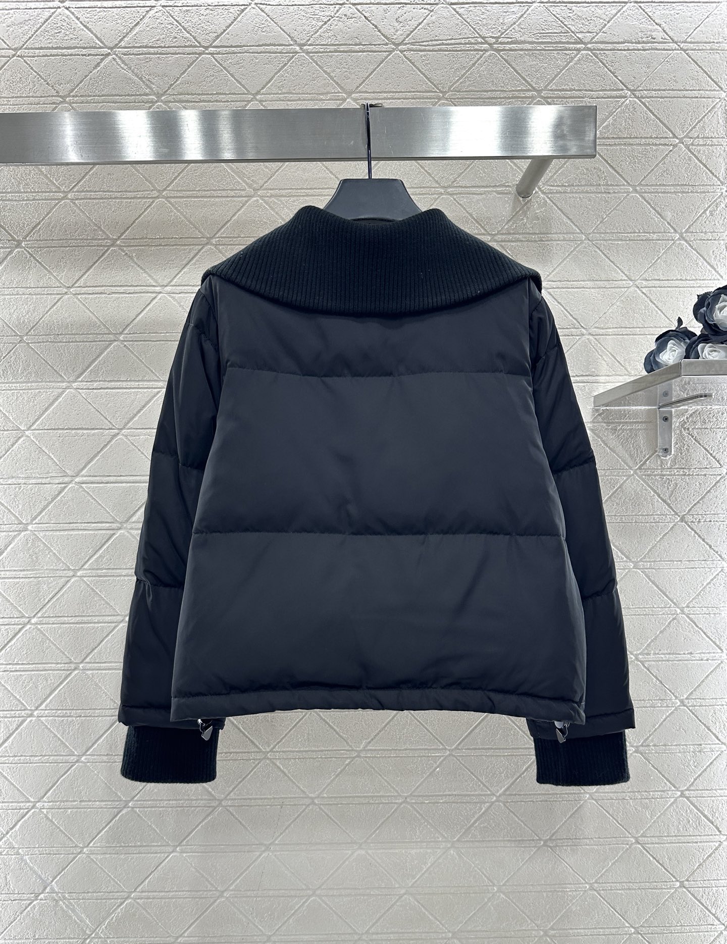 ♥Prad*♥2025新品上架 针织翻领拉链羽绒服定制YB防风防水尼龙材质，羽绒填充内里，整件轻盈保暖，