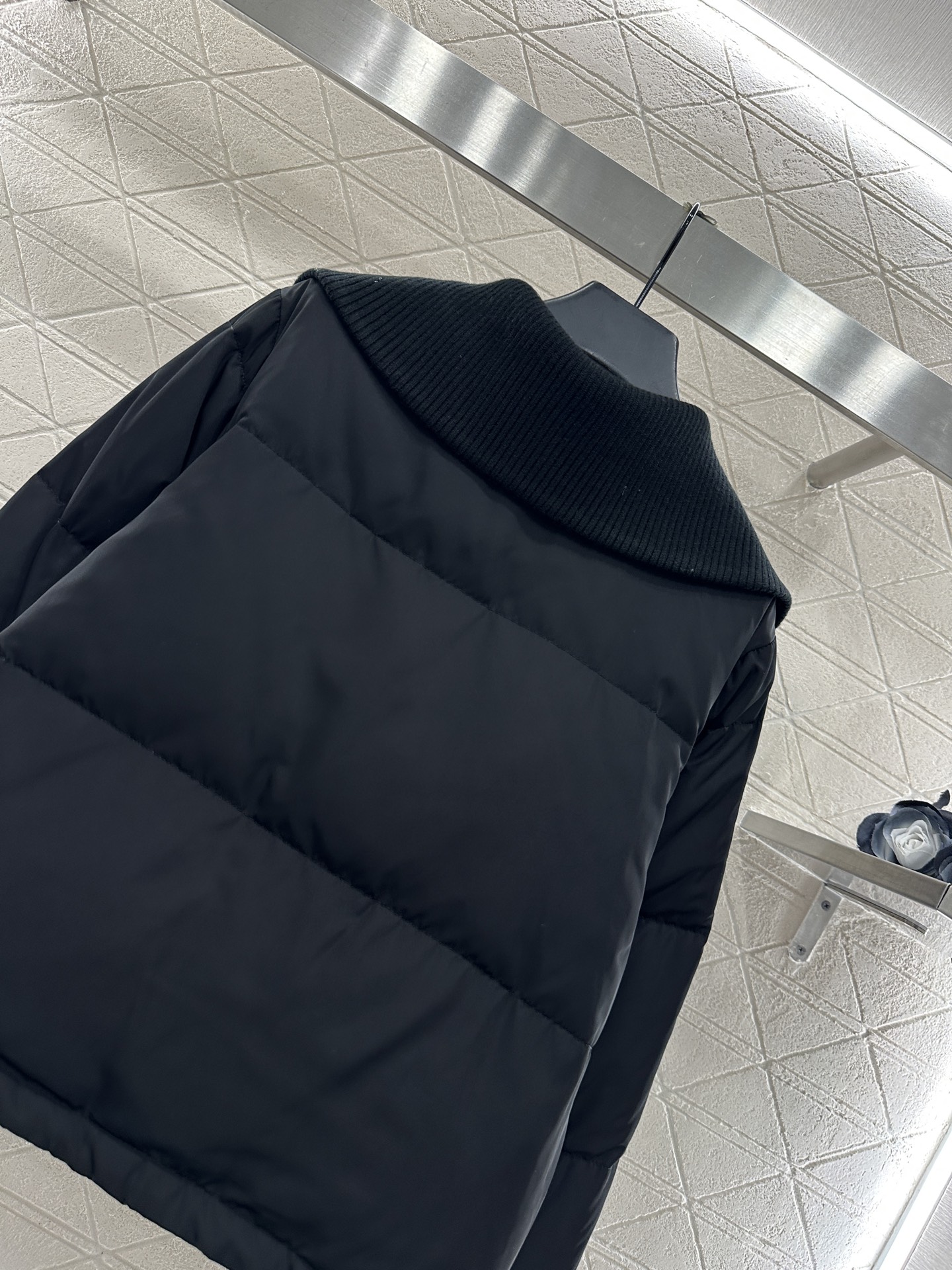 ♥Prad*♥2025新品上架 针织翻领拉链羽绒服定制YB防风防水尼龙材质，羽绒填充内里，整件轻盈保暖，