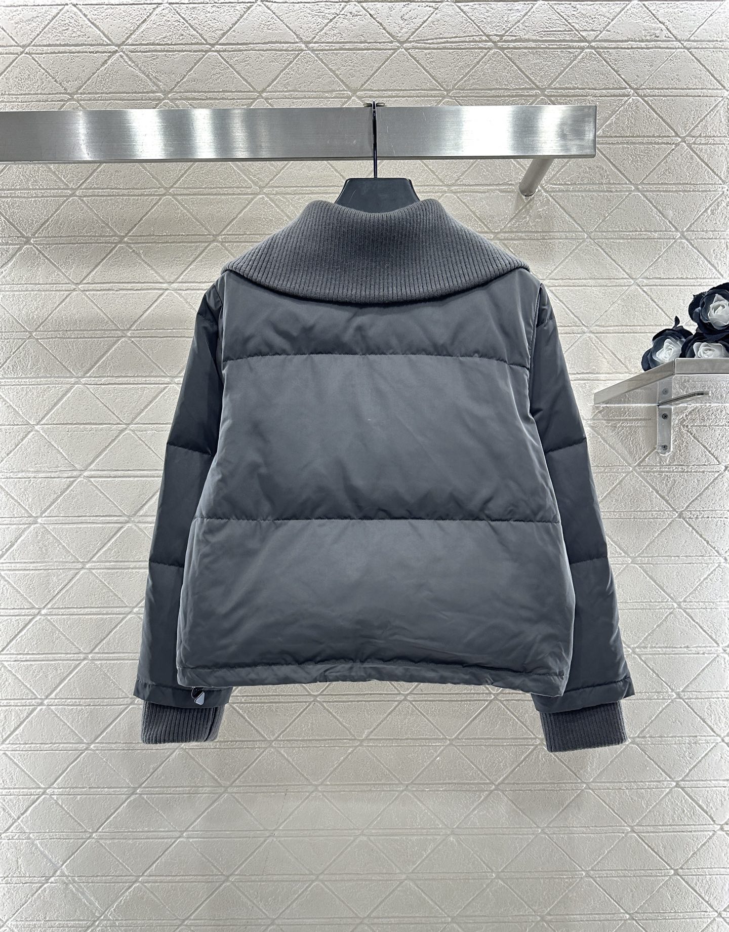 ♥Prad*♥2025新品上架 针织翻领拉链羽绒服定制YB防风防水尼龙材质，羽绒填充内里，整件轻盈保暖，