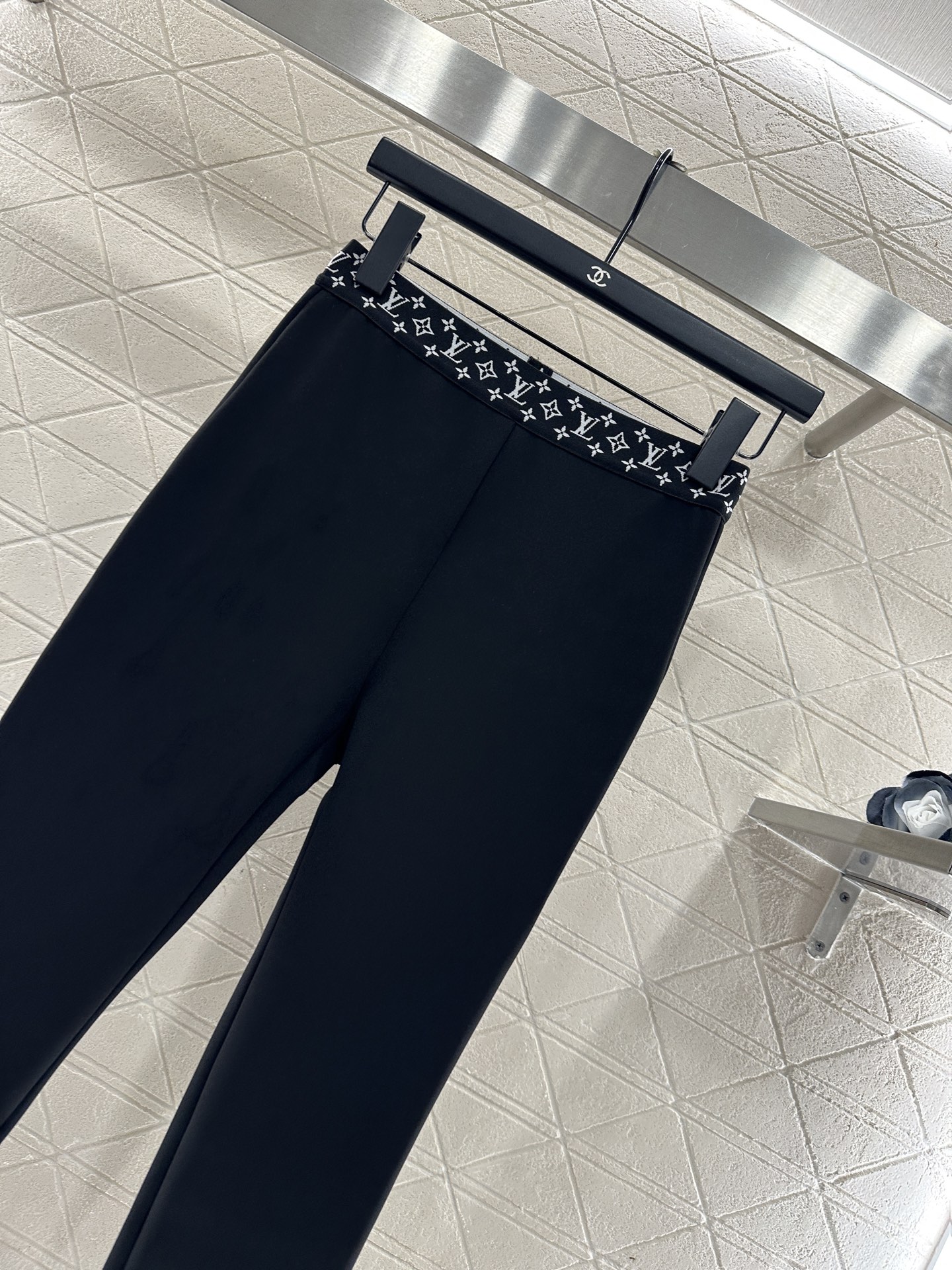 ♥Louis vuitto*♥2025新品上架 字母织带高弹加绒打底裤定制YB进口高弹力材质，弹力舒适，