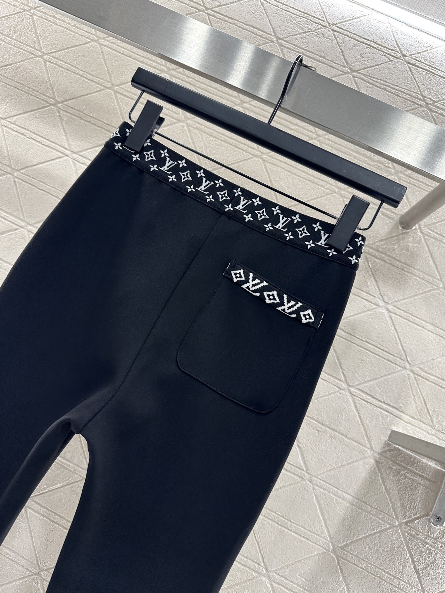 ♥Louis vuitto*♥2025新品上架 字母织带高弹加绒打底裤定制YB进口高弹力材质，弹力舒适，