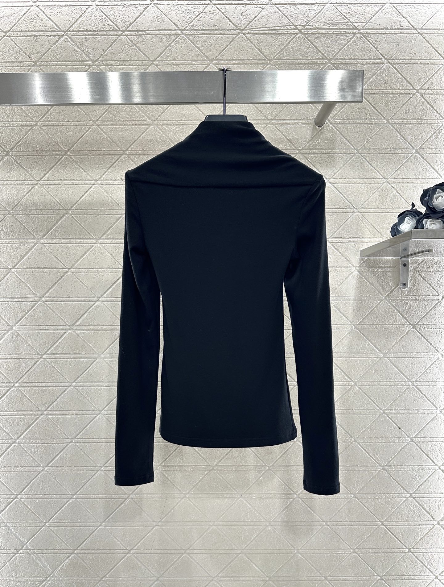 ♥Chane*♥2025新品上架 修身烫钻上衣定制YB进口棉毛材质，质感舒适，弹力好穿，平口绕肩长袖上衣