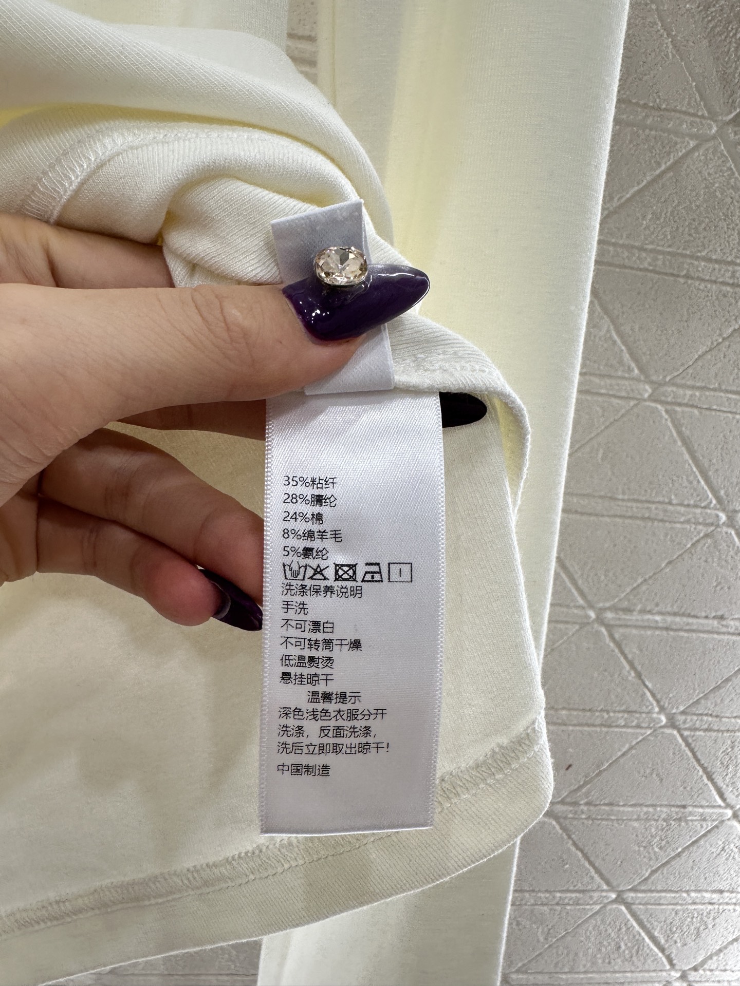 ♥Chane*♥2025新品上架 修身烫钻上衣定制YB进口棉毛材质，质感舒适，弹力好穿，平口绕肩长袖上衣