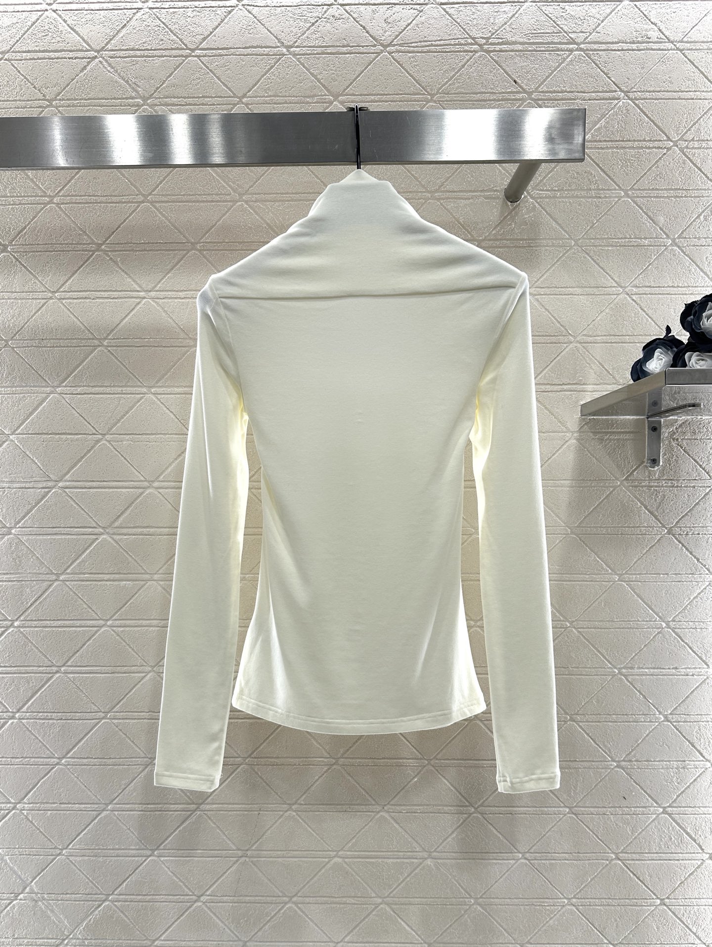 ♥Chane*♥2025新品上架 修身烫钻上衣定制YB进口棉毛材质，质感舒适，弹力好穿，平口绕肩长袖上衣