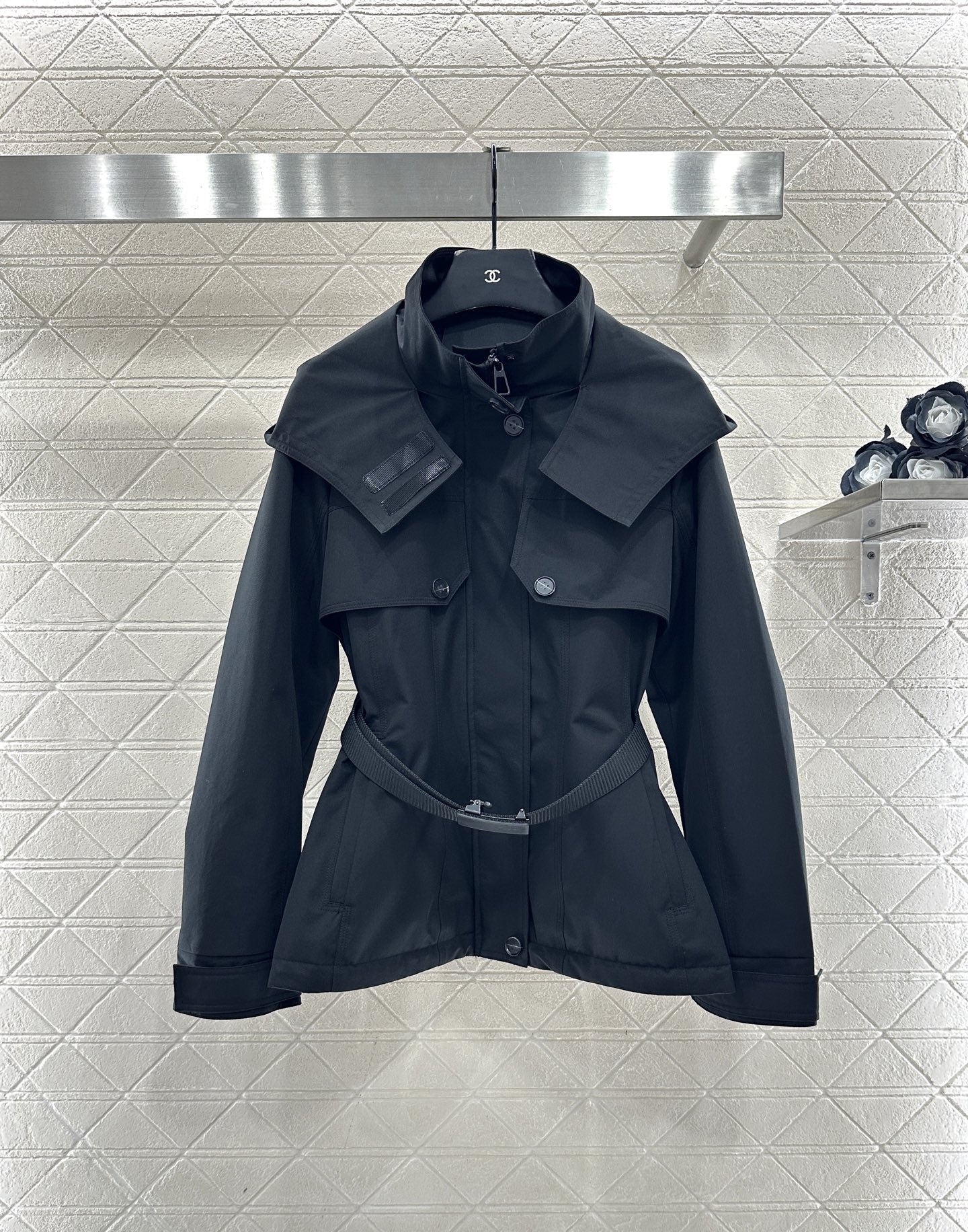 ♥Moncle*♥2025新品上架 连帽腰带羽绒冲锋外套定制YB进口防风防水冲锋材质，白鹅绒填充内里，整