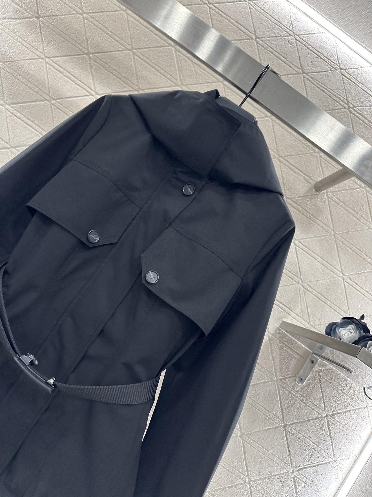 ♥Moncle*♥2025新品上架 连帽腰带羽绒冲锋外套定制YB进口防风防水冲锋材质，白鹅绒填充内里，整