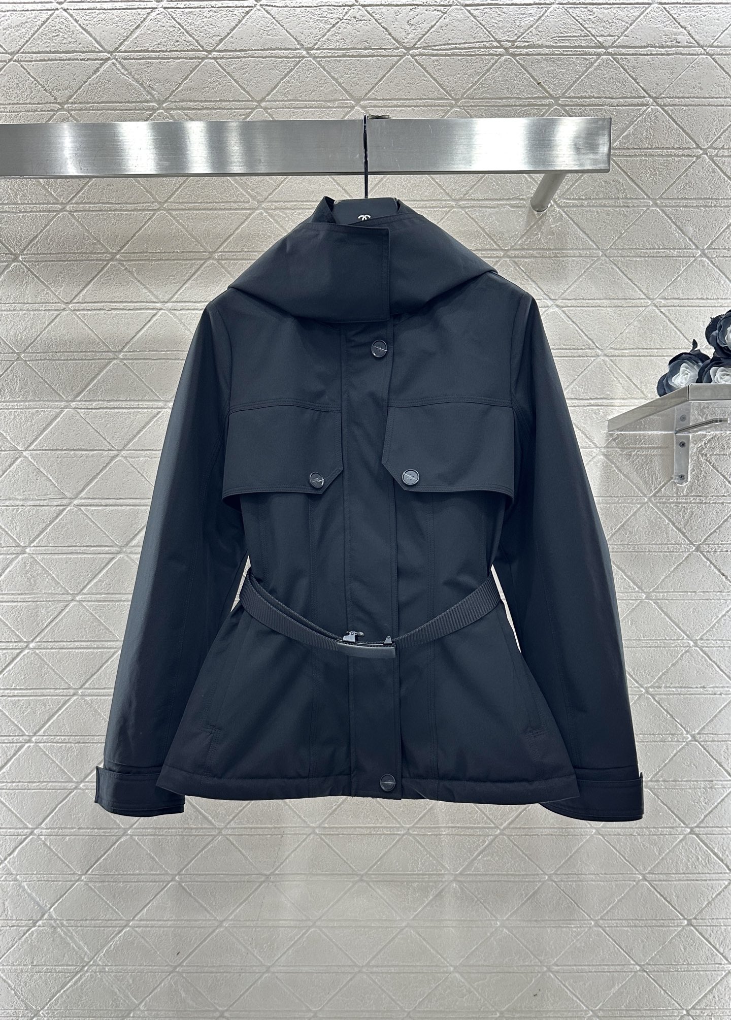 ♥Moncle*♥2025新品上架 连帽腰带羽绒冲锋外套定制YB进口防风防水冲锋材质，白鹅绒填充内里，整