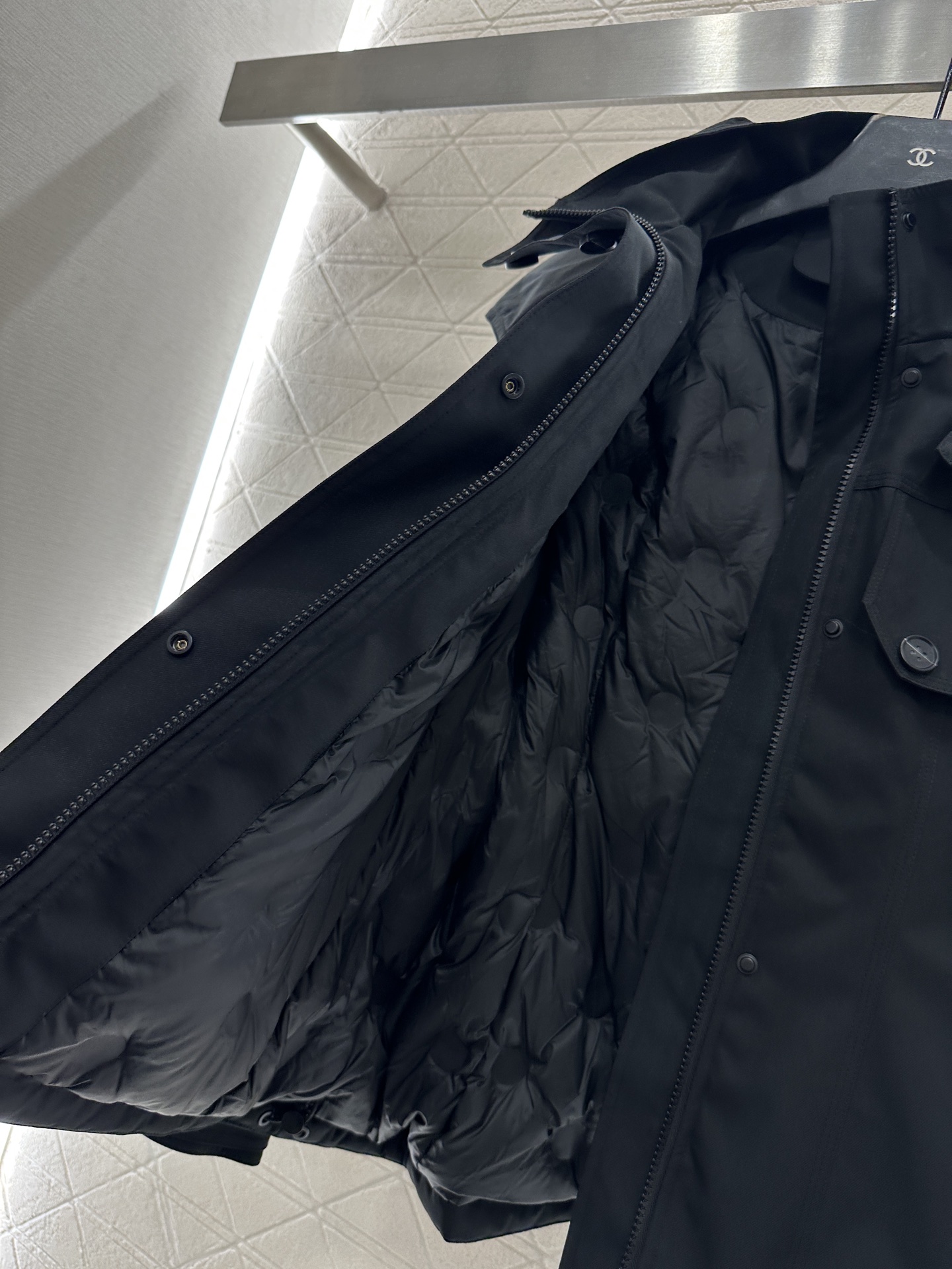 ♥Moncle*♥2025新品上架 连帽腰带羽绒冲锋外套定制YB进口防风防水冲锋材质，白鹅绒填充内里，整