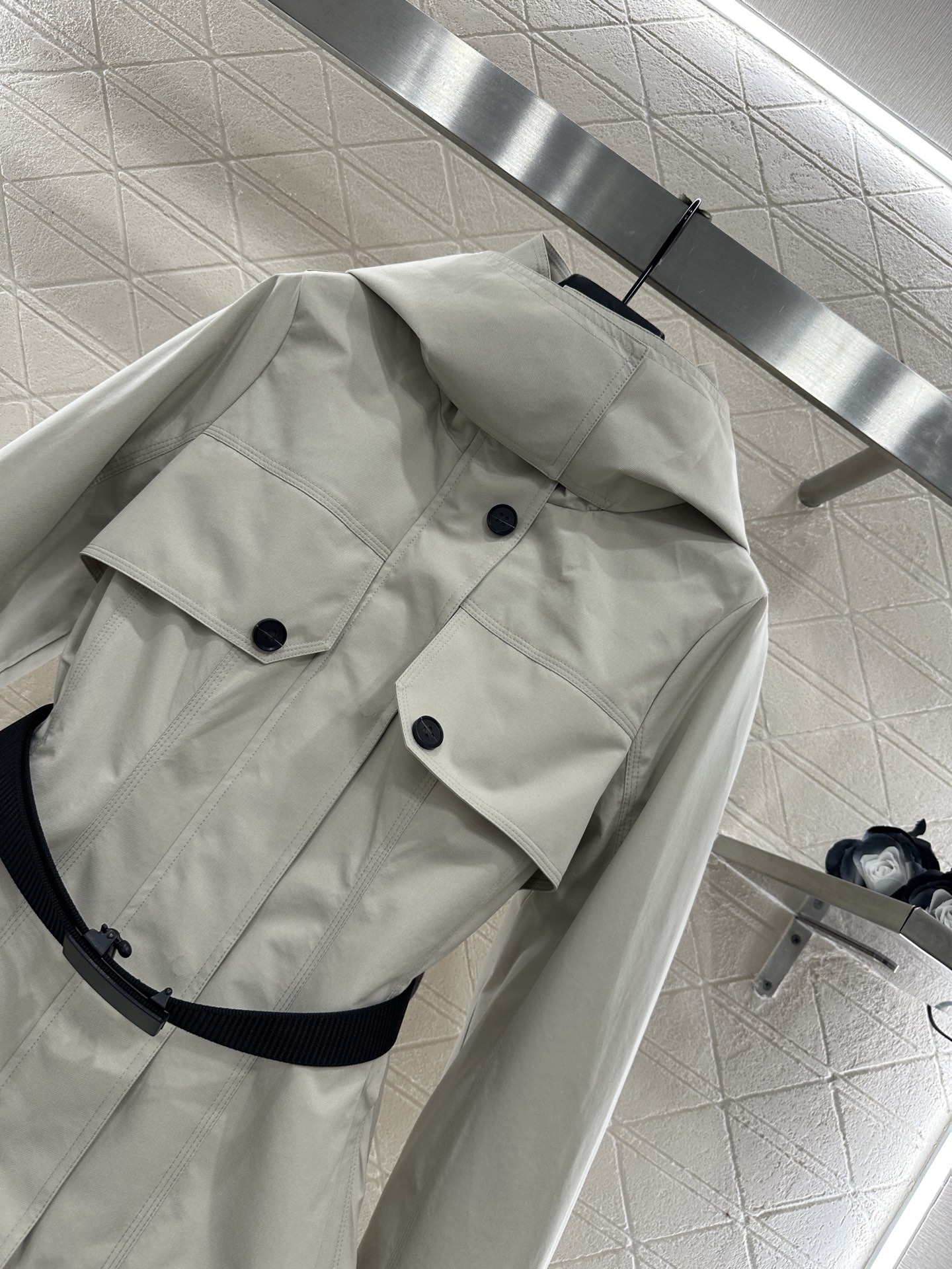 ♥Moncle*♥2025新品上架 连帽腰带羽绒冲锋外套定制YB进口防风防水冲锋材质，白鹅绒填充内里，整