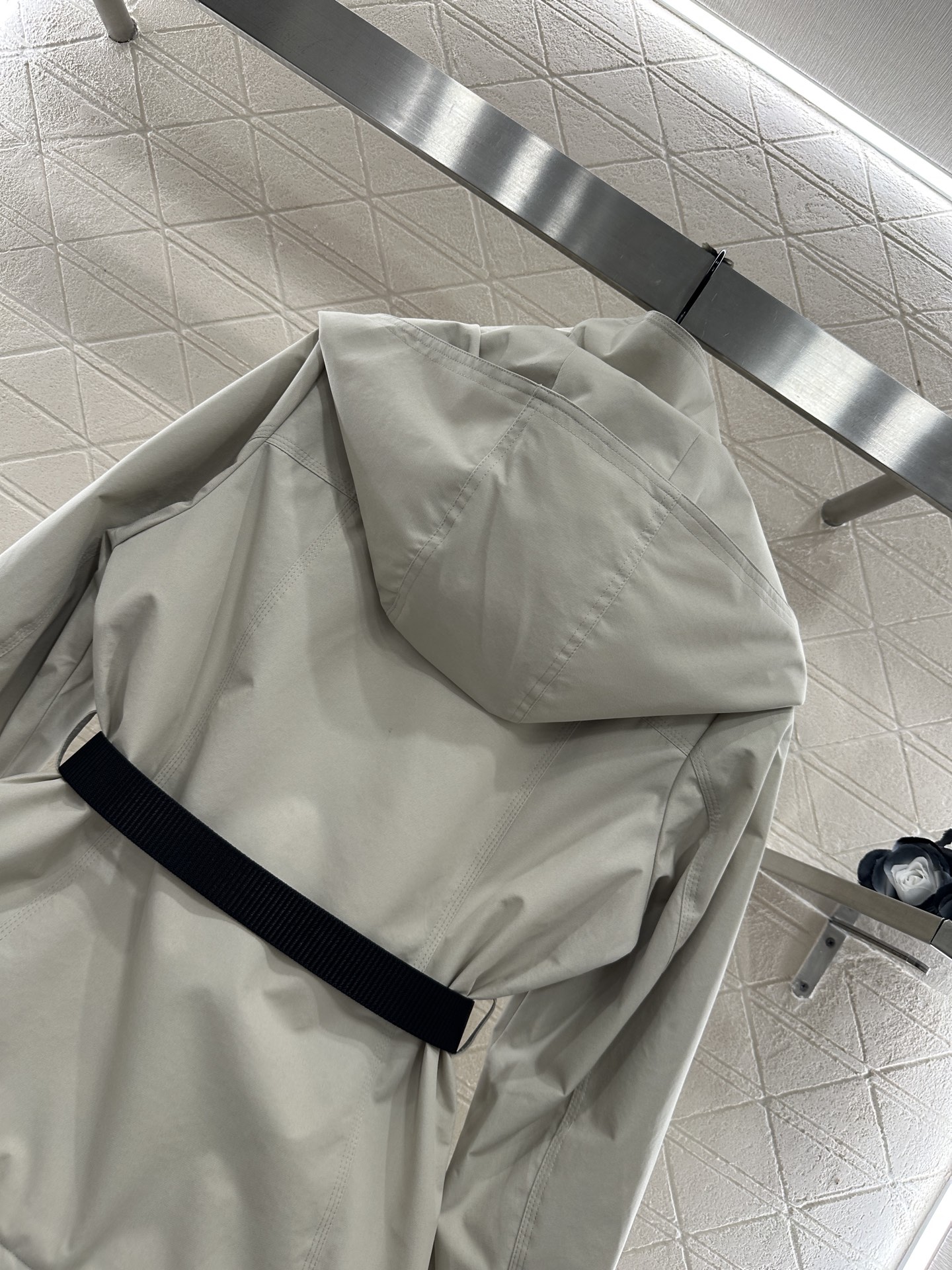 ♥Moncle*♥2025新品上架 连帽腰带羽绒冲锋外套定制YB进口防风防水冲锋材质，白鹅绒填充内里，整