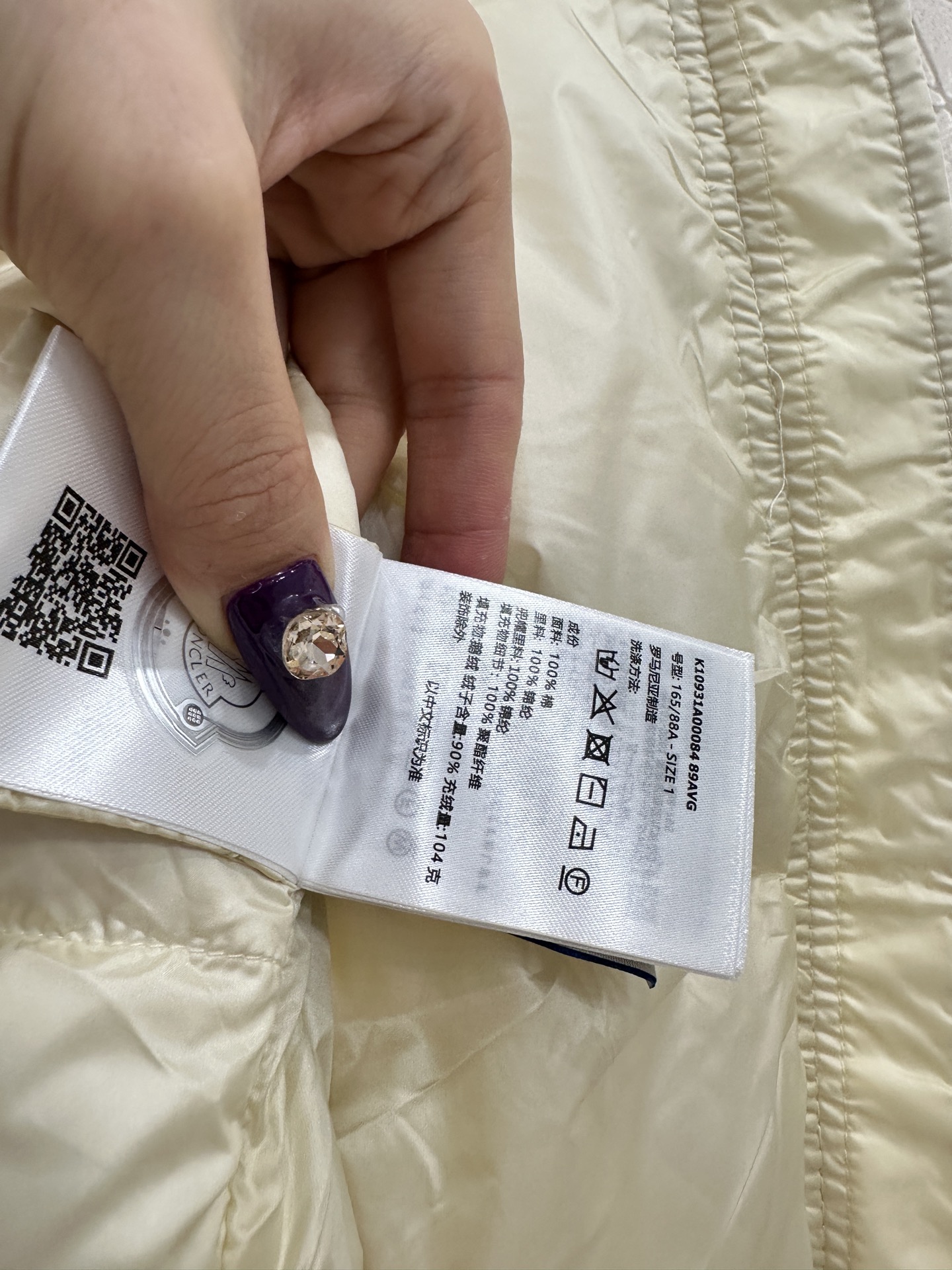 ♥Moncle*♥2025新品上架 磨毛连帽羽绒服定制YB进口斜纹全棉材质，其工艺处理还原，带有毛绒纹理