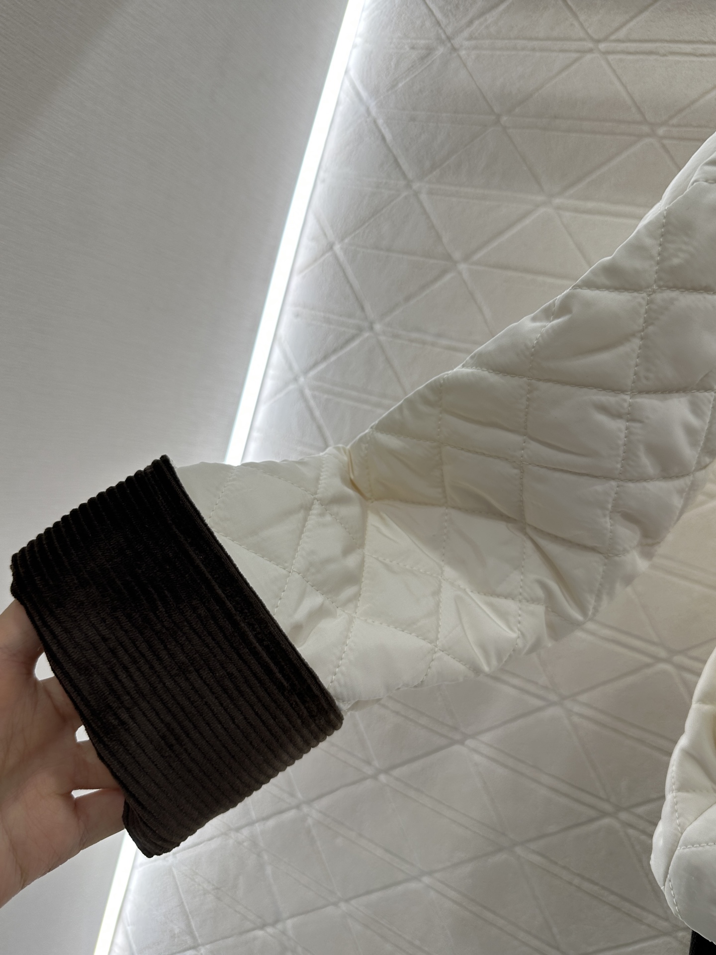 ♥Loew*♥2025新品上架 灯芯绒领菱格纹棉服外套定制YB防风防水尼龙材质，羽绒棉填充内里，整件轻盈