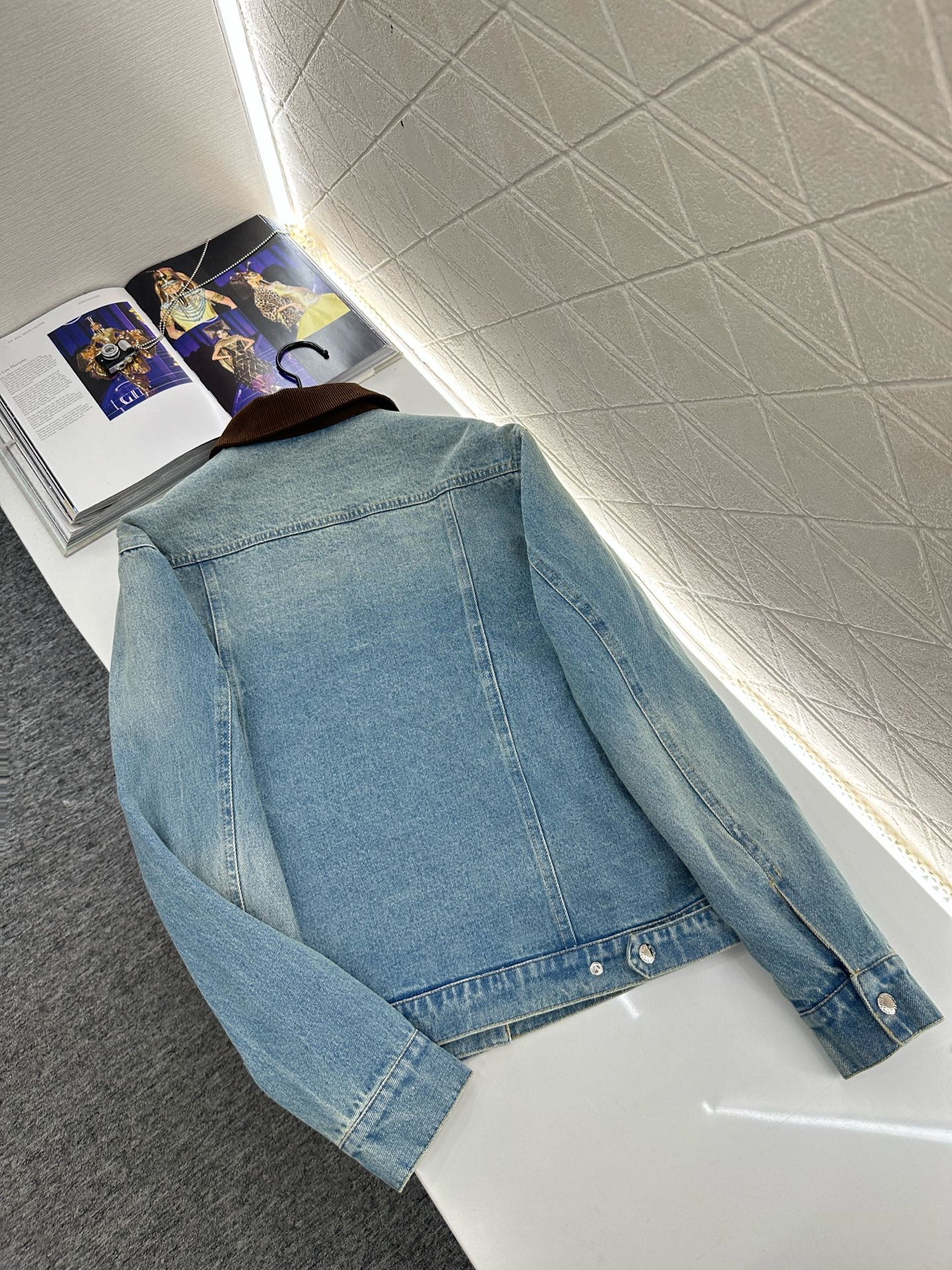 ♥Louis vuitto*♥2025新品上架 两面穿格纹翻领牛仔外套定制YB斜纹棉牛仔材质，质感复古，