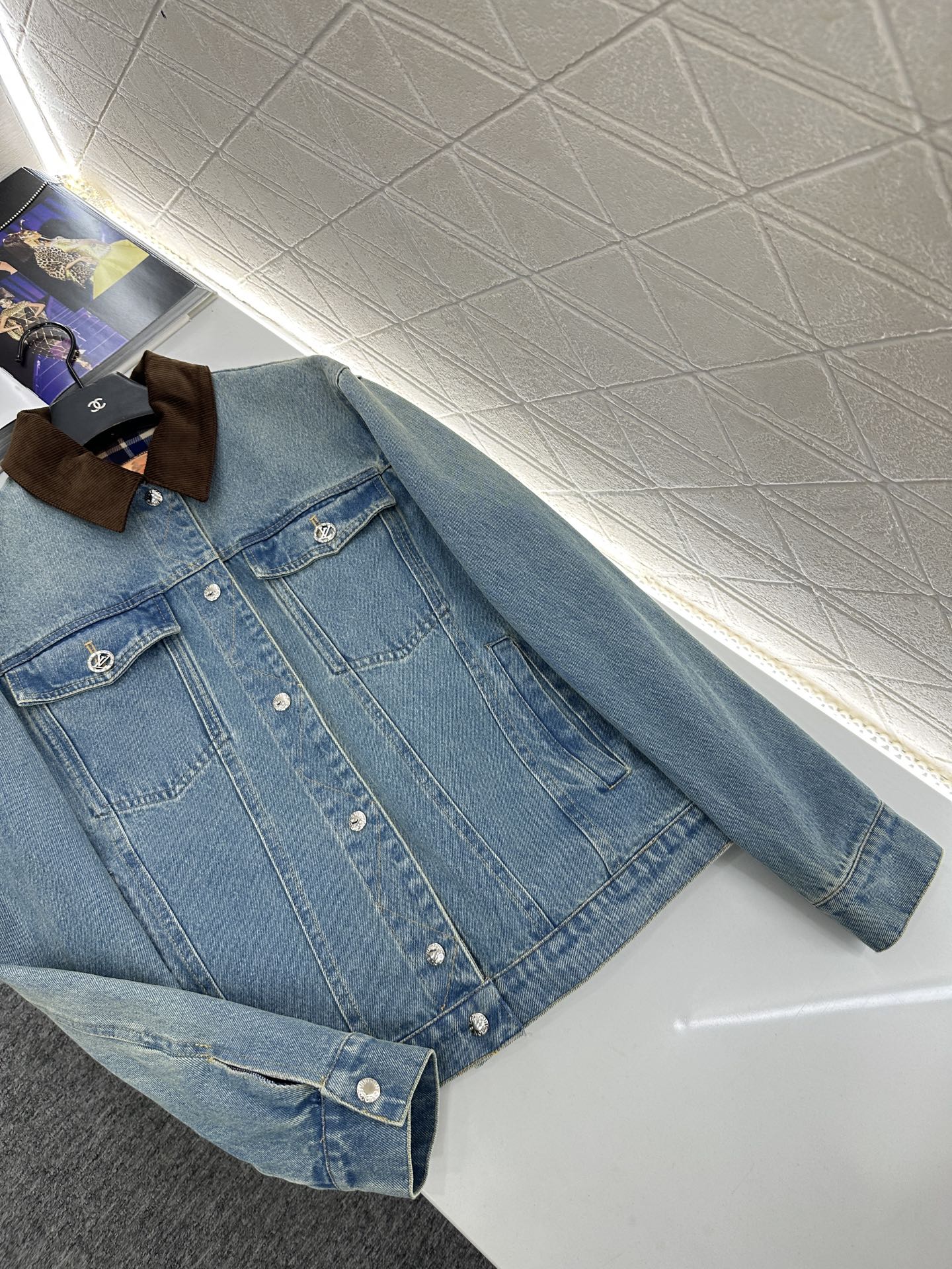 ♥Louis vuitto*♥2025新品上架 两面穿格纹翻领牛仔外套定制YB斜纹棉牛仔材质，质感复古，