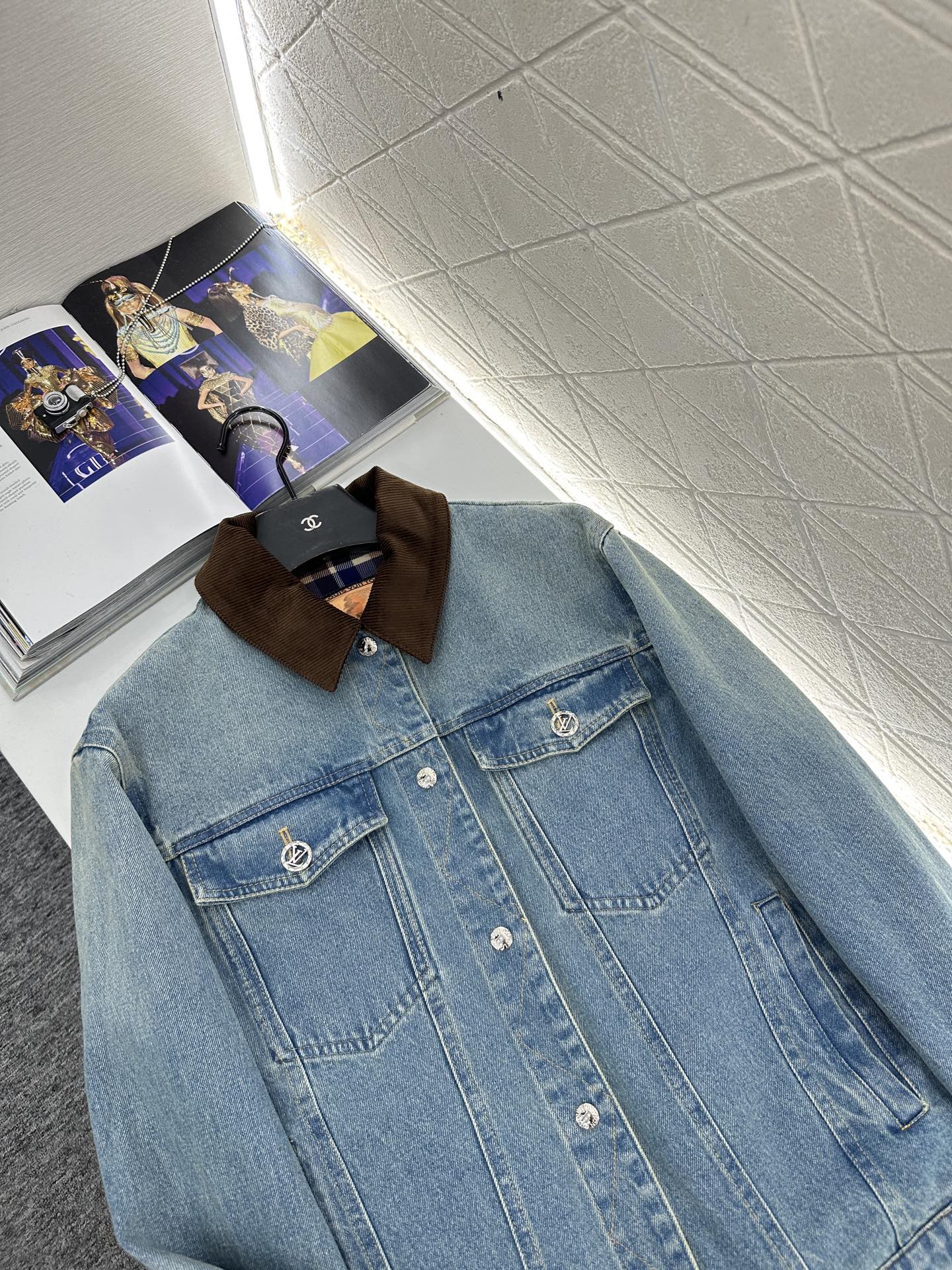 ♥Louis vuitto*♥2025新品上架 两面穿格纹翻领牛仔外套定制YB斜纹棉牛仔材质，质感复古，