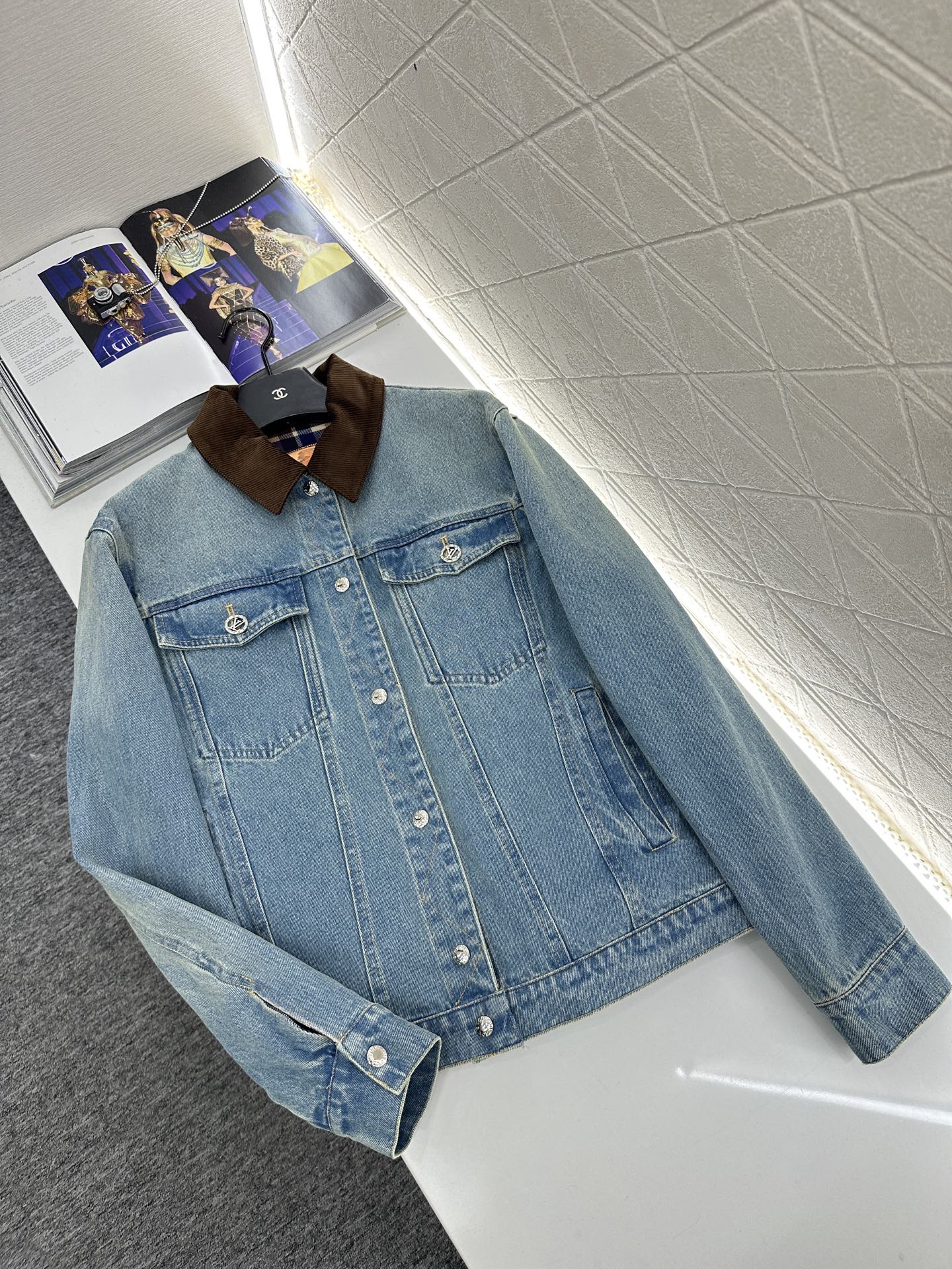 ♥Louis vuitto*♥2025新品上架 两面穿格纹翻领牛仔外套定制YB斜纹棉牛仔材质，质感复古，