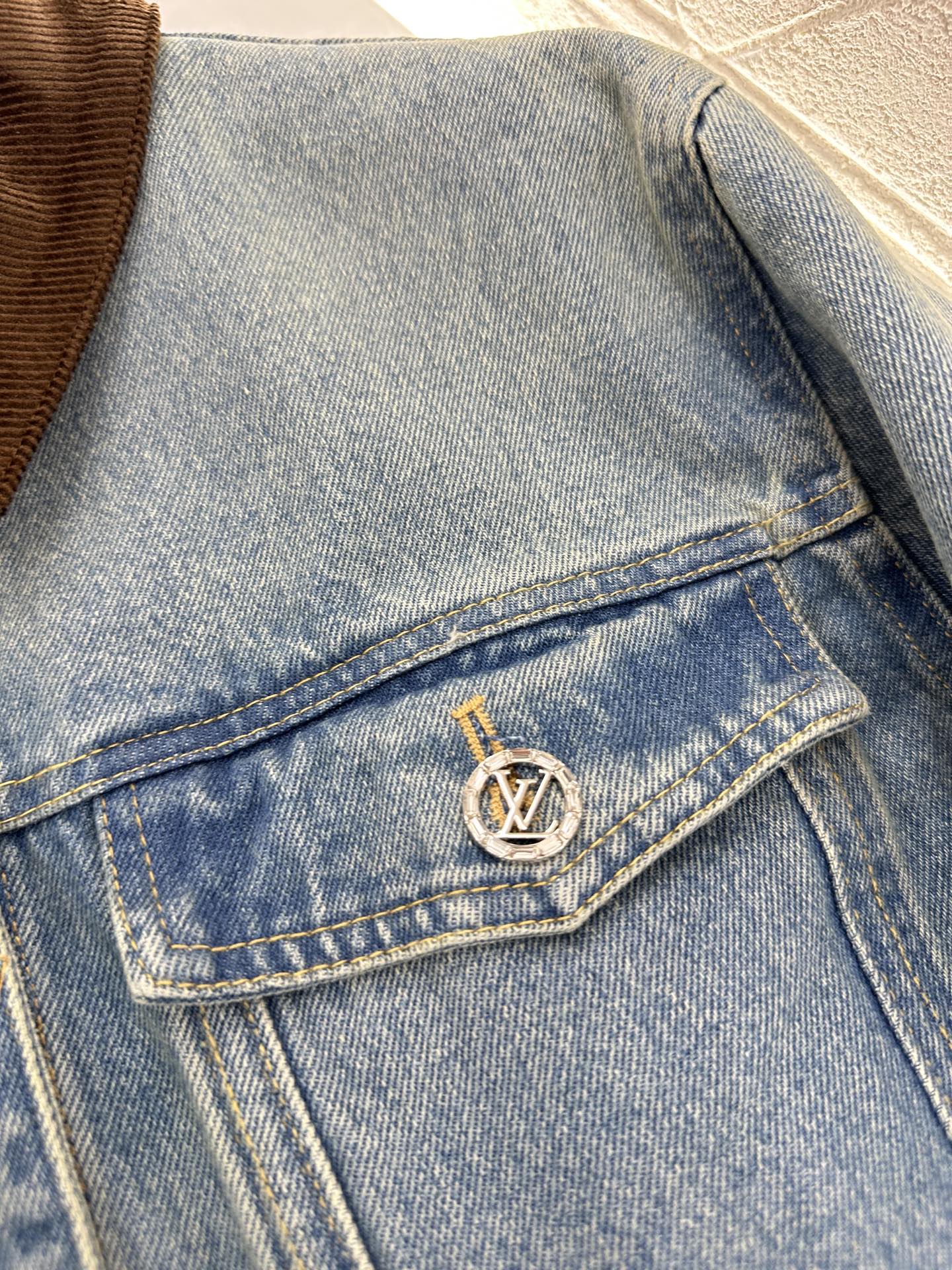 ♥Louis vuitto*♥2025新品上架 两面穿格纹翻领牛仔外套定制YB斜纹棉牛仔材质，质感复古，