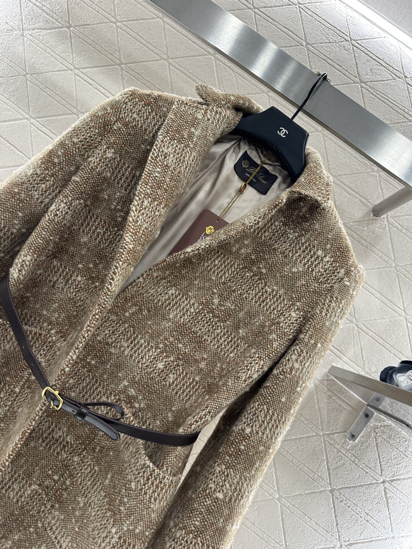 ♥Loro Plan*♥2025新品上架 翻领腰带西装外套定制YB进口丝毛材质，工艺处理，颗粒感十足，保