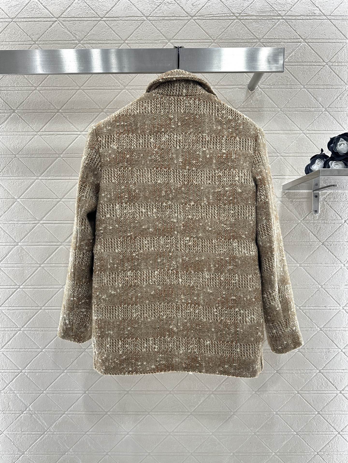 ♥Loro Plan*♥2025新品上架 翻领腰带西装外套定制YB进口丝毛材质，工艺处理，颗粒感十足，保