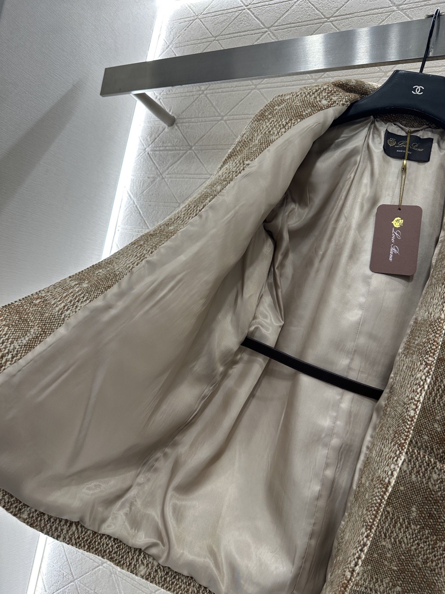 ♥Loro Plan*♥2025新品上架 翻领腰带西装外套定制YB进口丝毛材质，工艺处理，颗粒感十足，保