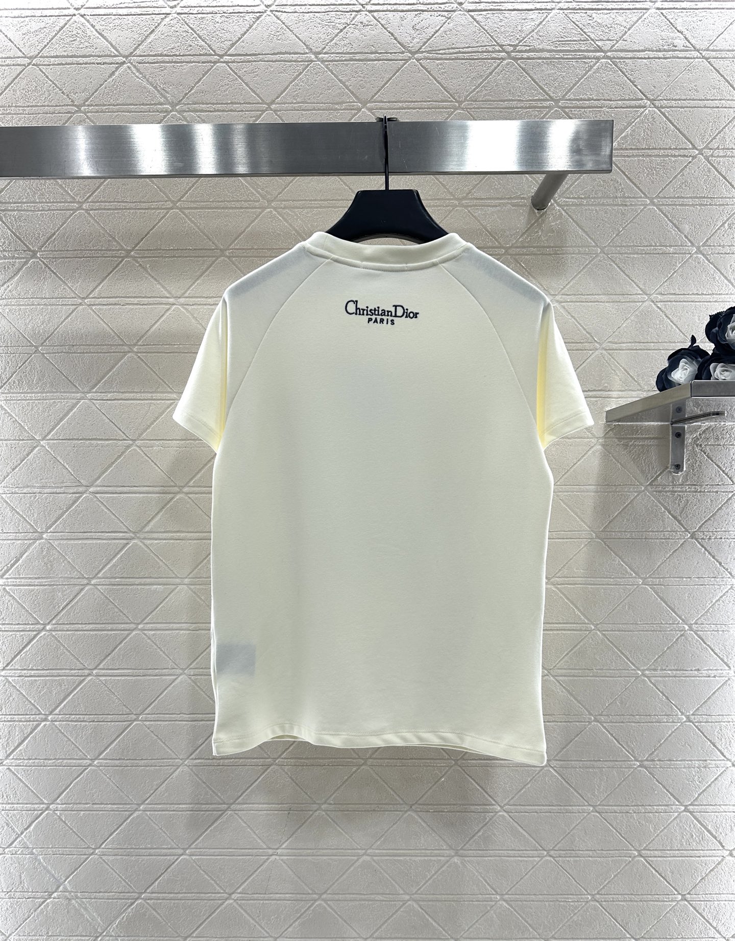 ♥Dio*♥2025新品上架 圆领刺绣𝑇𝑒𝑒定制YB斜纹全棉材质，质感高级，柔软舒适，常规短袖T恤裁剪，