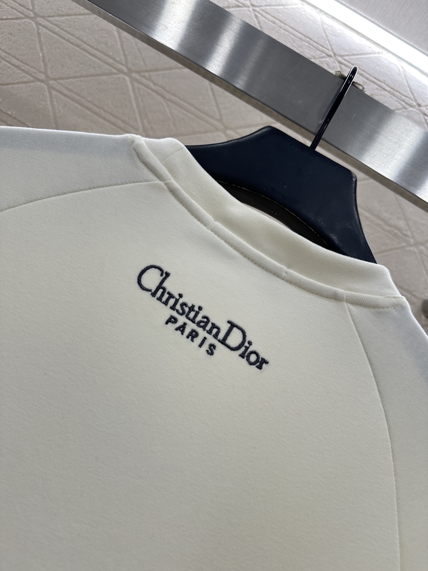 ♥Dio*♥2025新品上架 圆领刺绣𝑇𝑒𝑒定制YB斜纹全棉材质，质感高级，柔软舒适，常规短袖T恤裁剪，