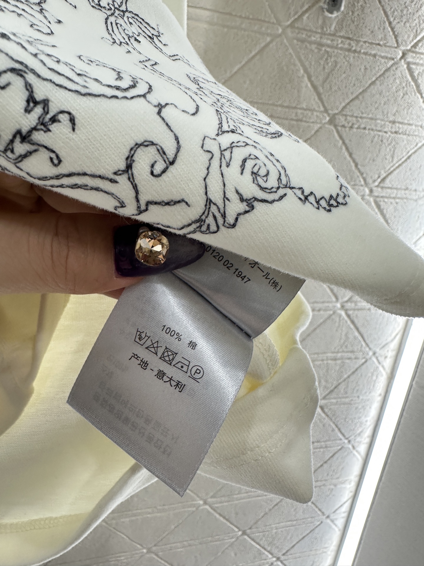 ♥Dio*♥2025新品上架 圆领刺绣𝑇𝑒𝑒定制YB斜纹全棉材质，质感高级，柔软舒适，常规短袖T恤裁剪，