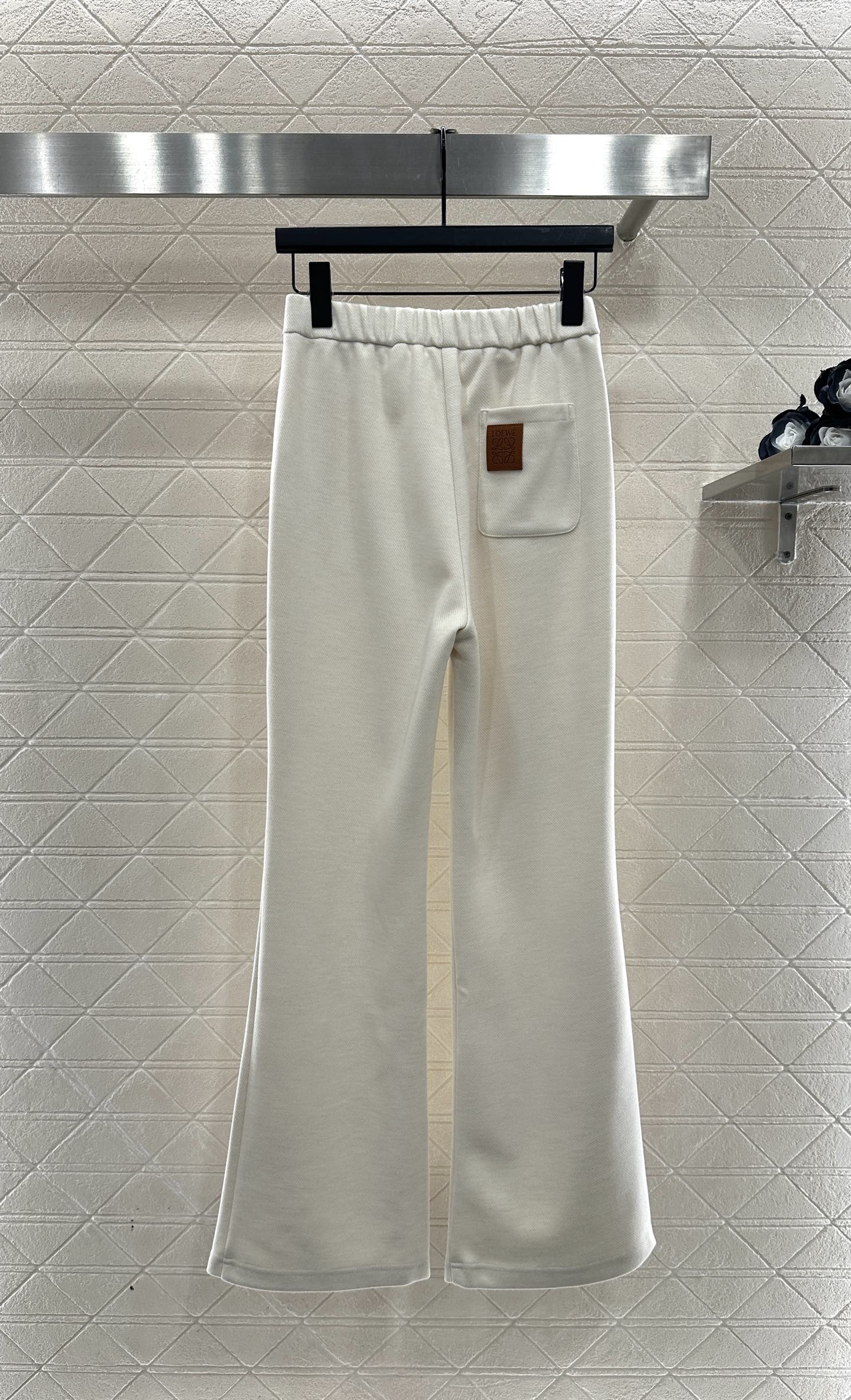 ♥Loew*♥2025新品上架 微喇抽绳直筒长裤定制YB进口羊毛混纺材质，面料柔挺舒适，垂顺有型，高腰抽