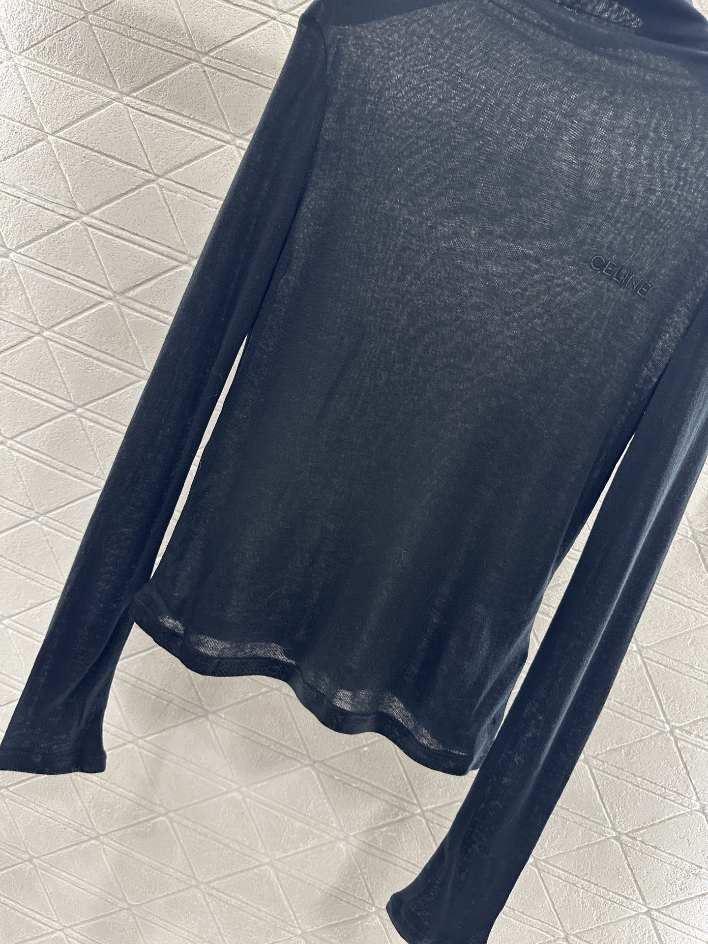 ♥Celin*♥2025新品上架 修身字母高领打底衫定制YB羊毛材质，质感舒适，弹力十足，修身高领打底裁