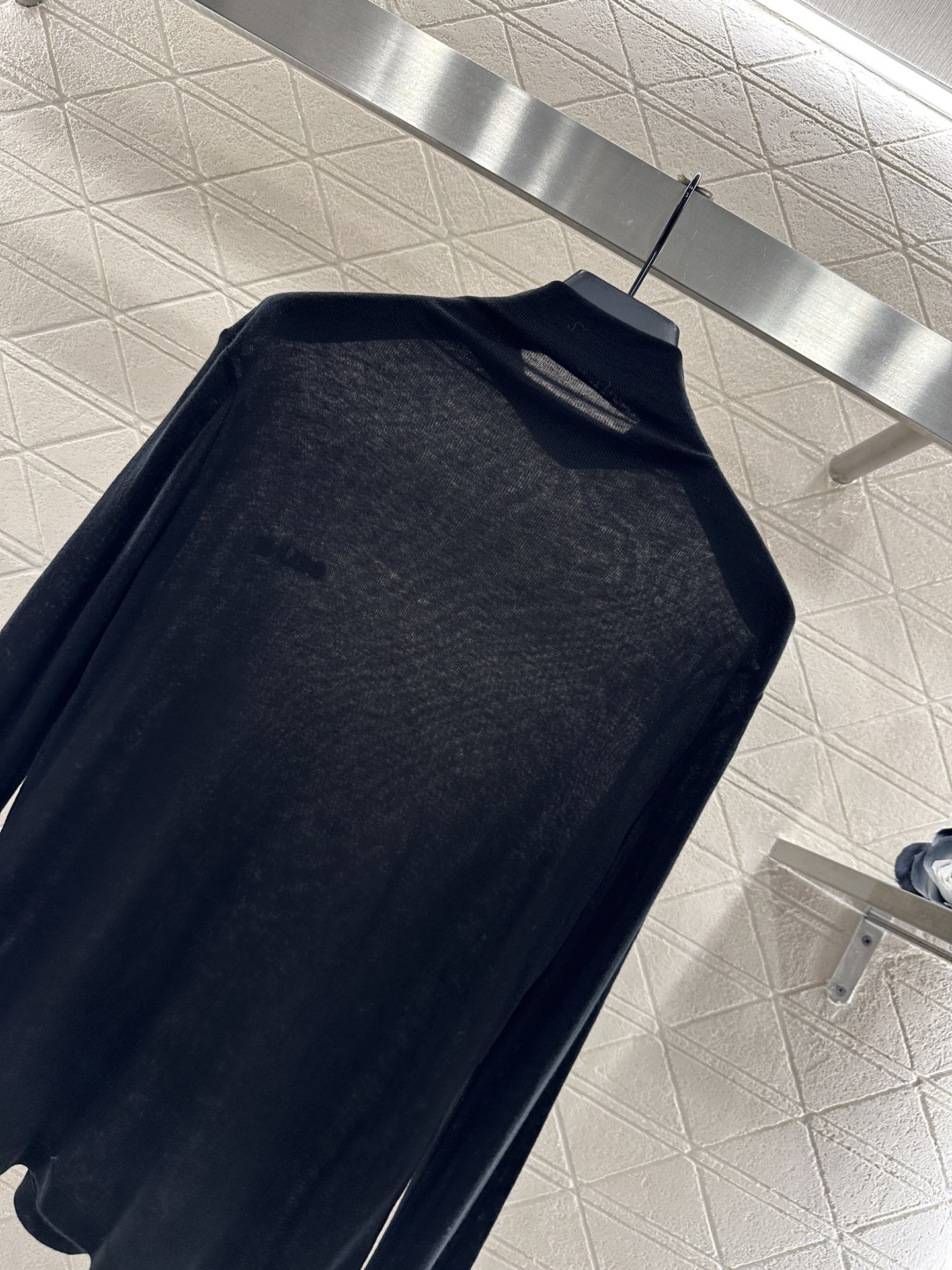 ♥Celin*♥2025新品上架 修身字母高领打底衫定制YB羊毛材质，质感舒适，弹力十足，修身高领打底裁