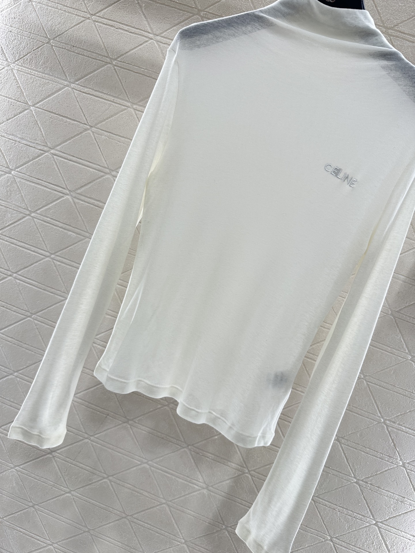 ♥Celin*♥2025新品上架 修身字母高领打底衫定制YB羊毛材质，质感舒适，弹力十足，修身高领打底裁