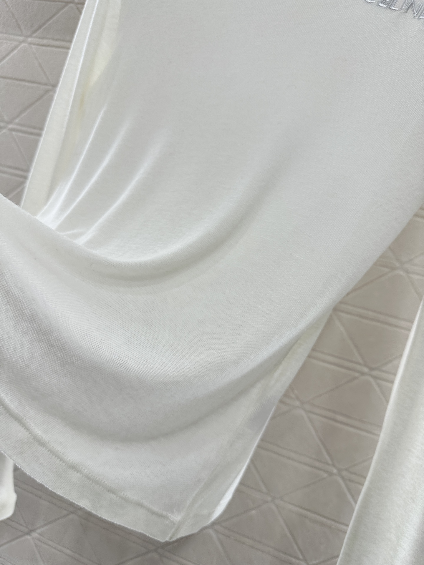 ♥Celin*♥2025新品上架 修身字母高领打底衫定制YB羊毛材质，质感舒适，弹力十足，修身高领打底裁